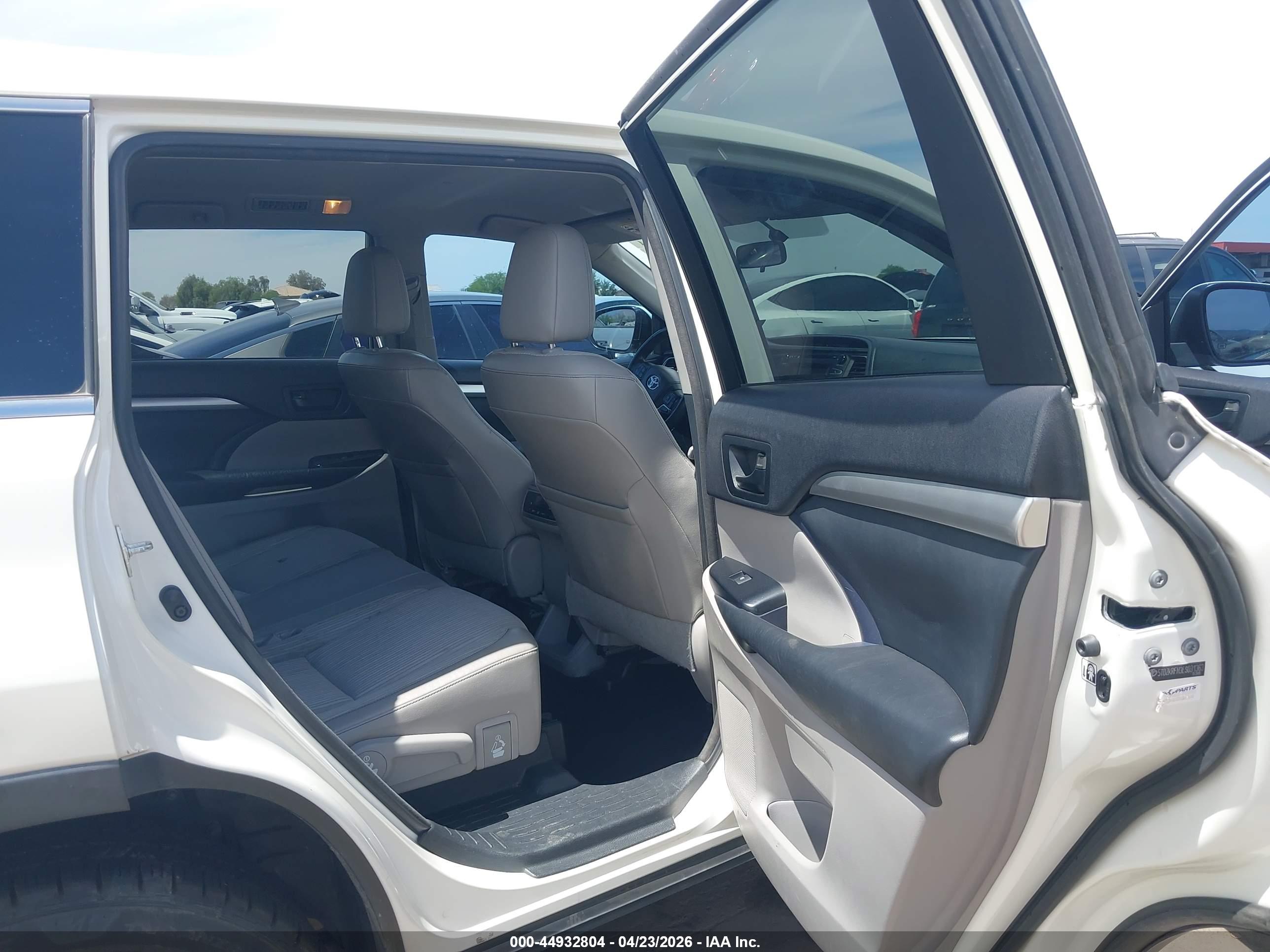 TOYOTA HIGHLANDER image 8