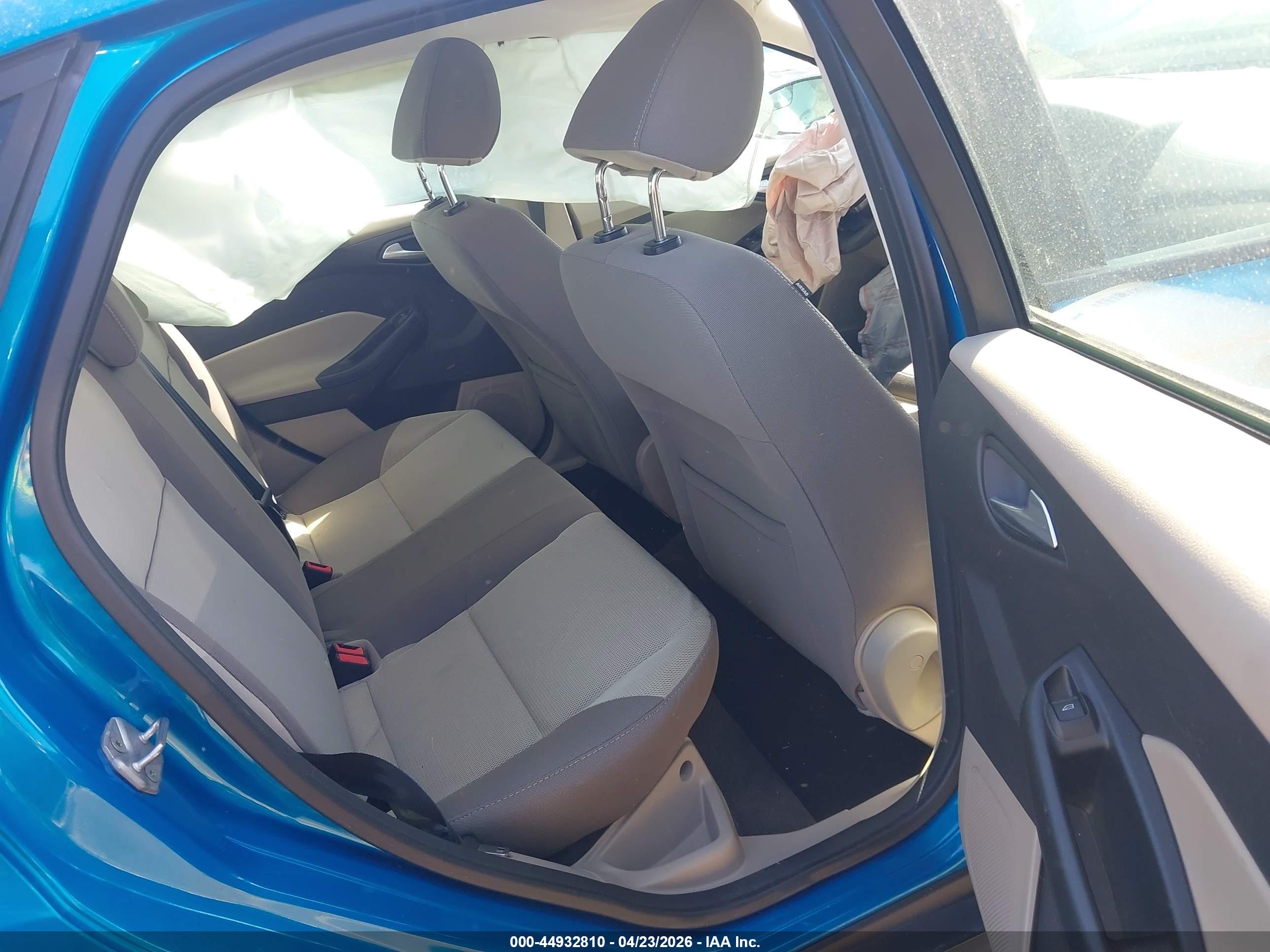 FORD FOCUS image 8