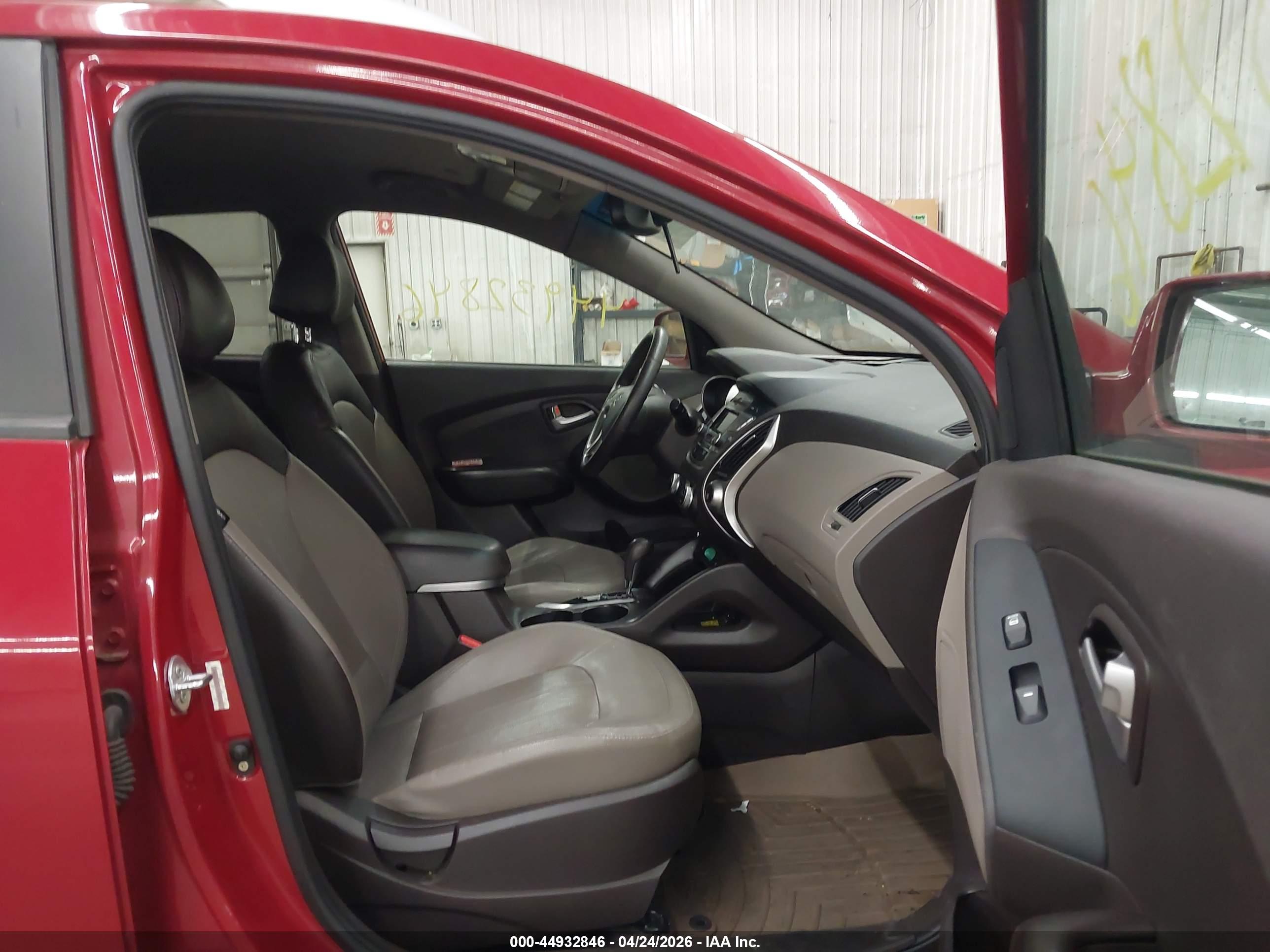 HYUNDAI TUCSON image 5