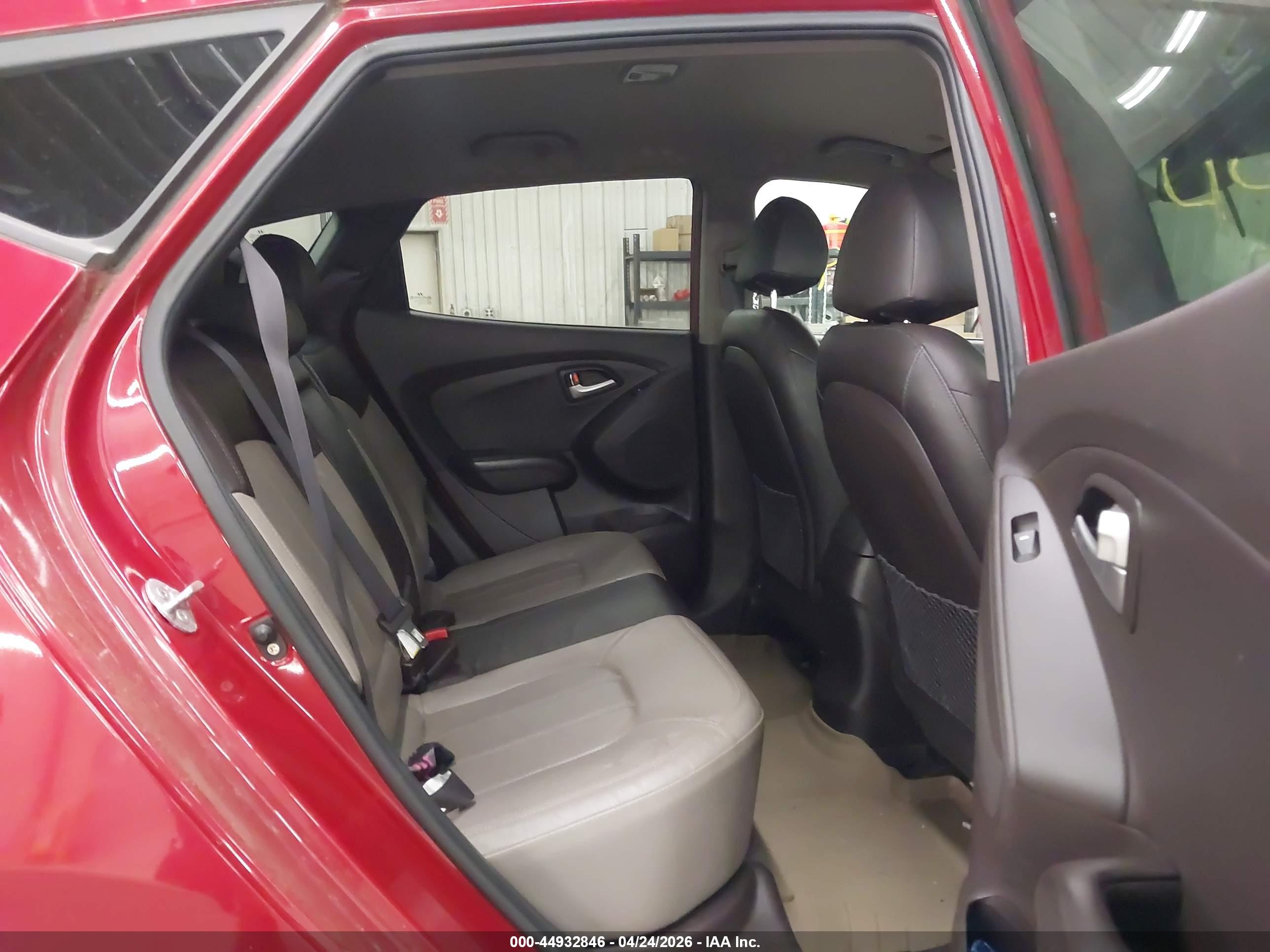 HYUNDAI TUCSON image 8