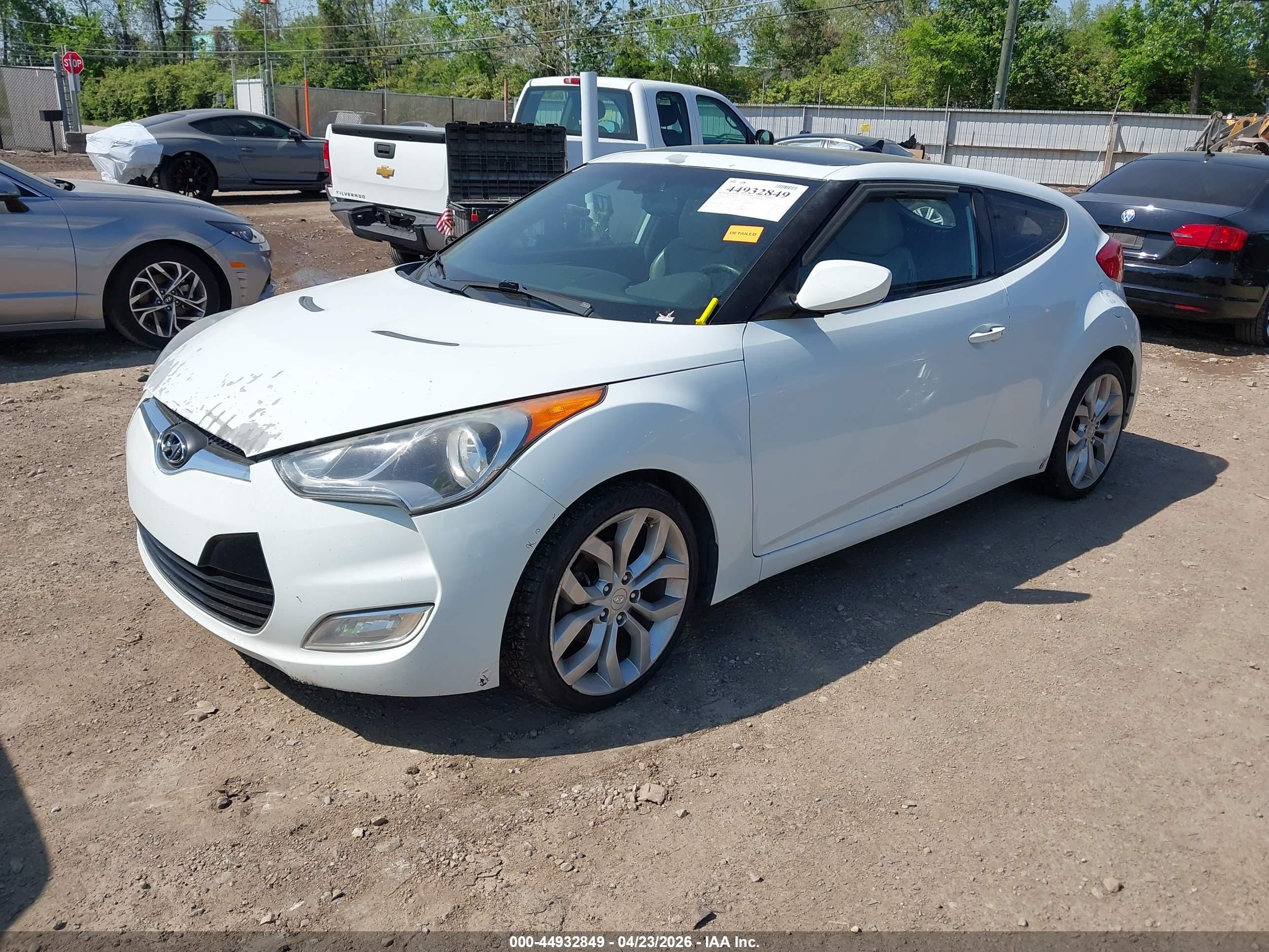 HYUNDAI VELOSTER image 2