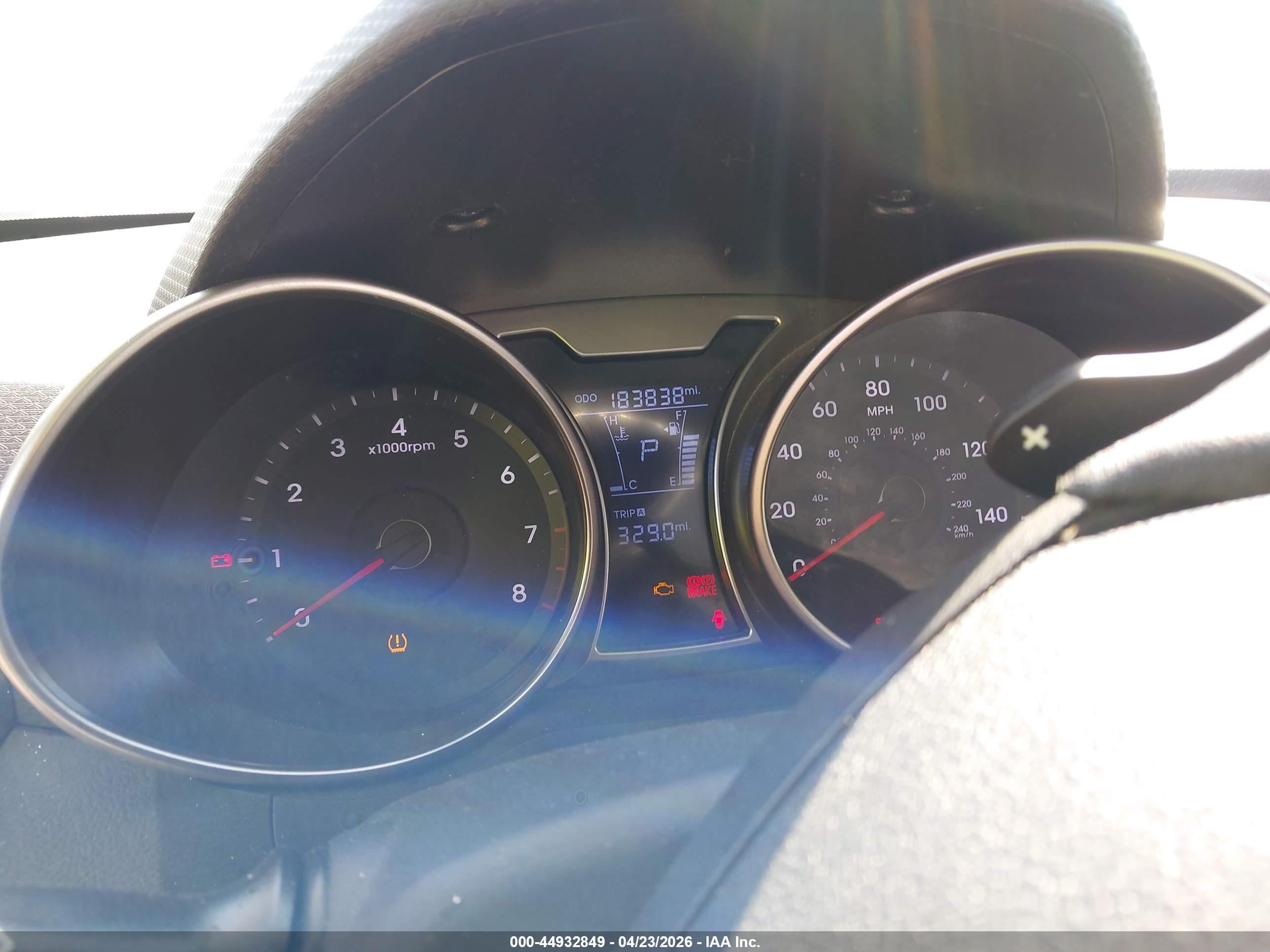 HYUNDAI VELOSTER image 7