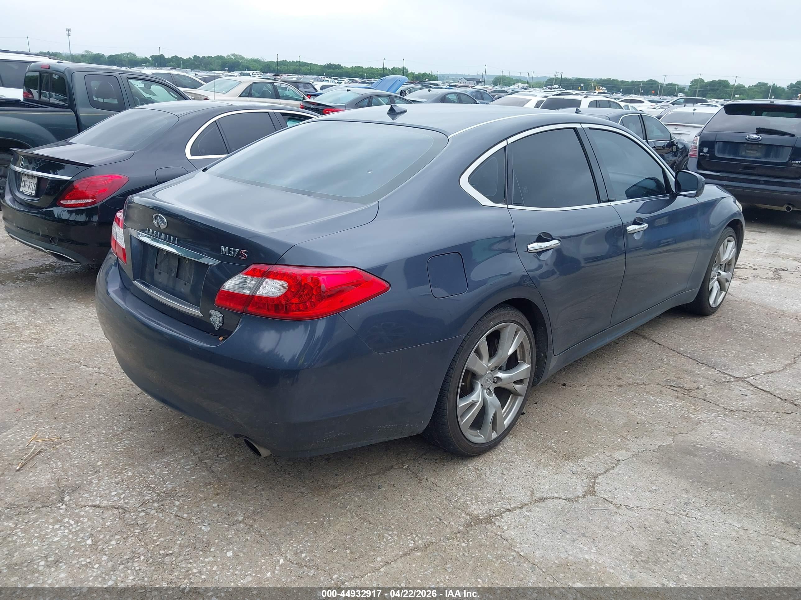 INFINITI M37 image 4