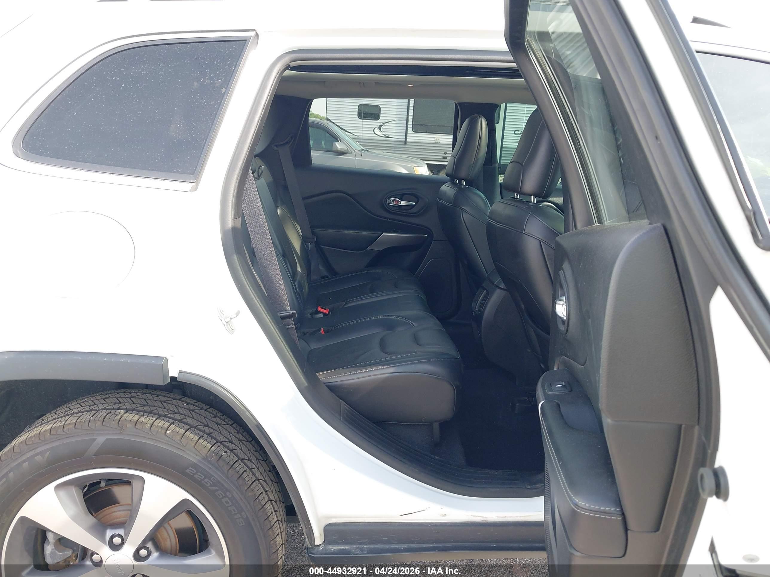 JEEP CHEROKEE image 8