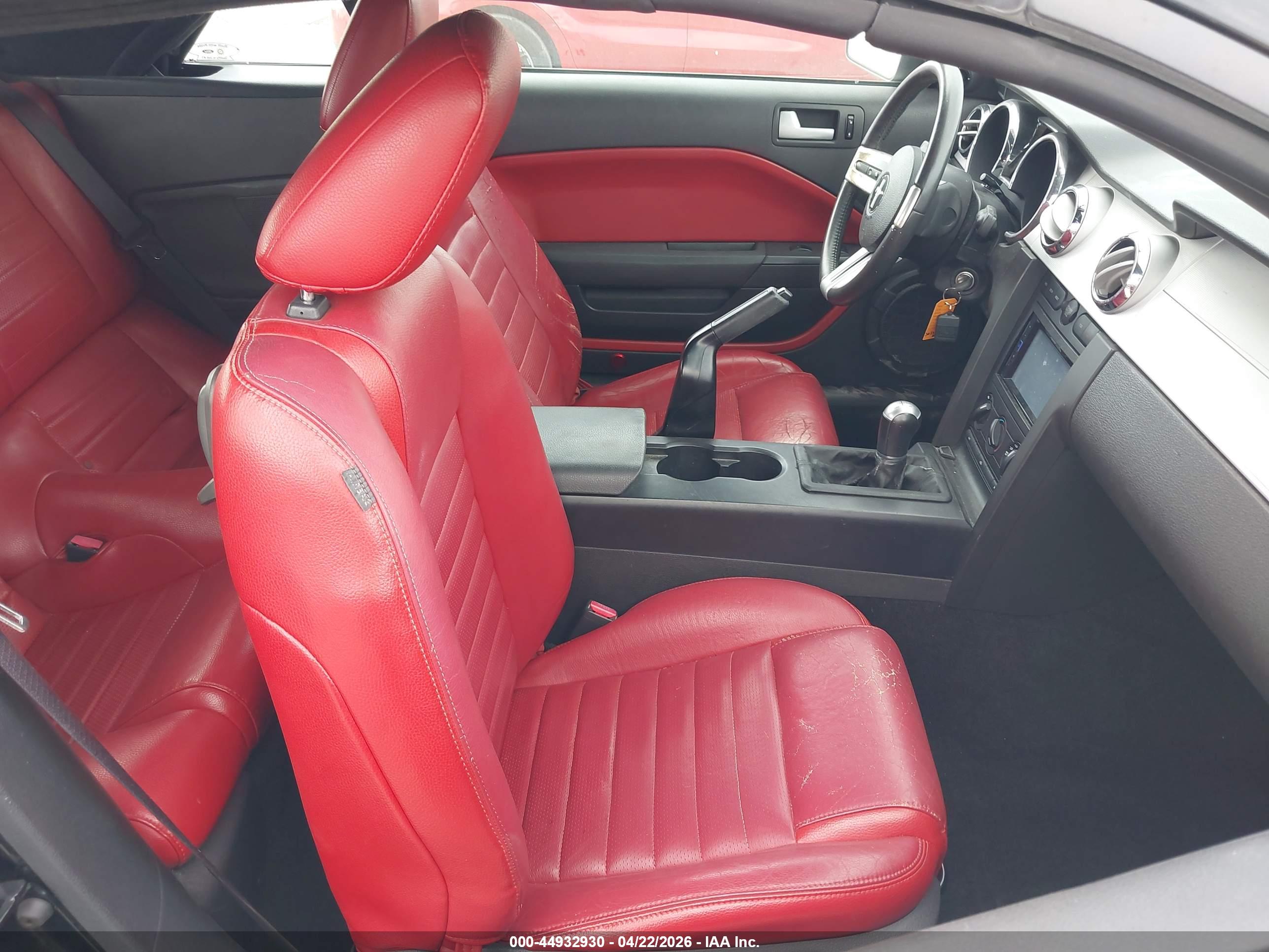 FORD MUSTANG image 5