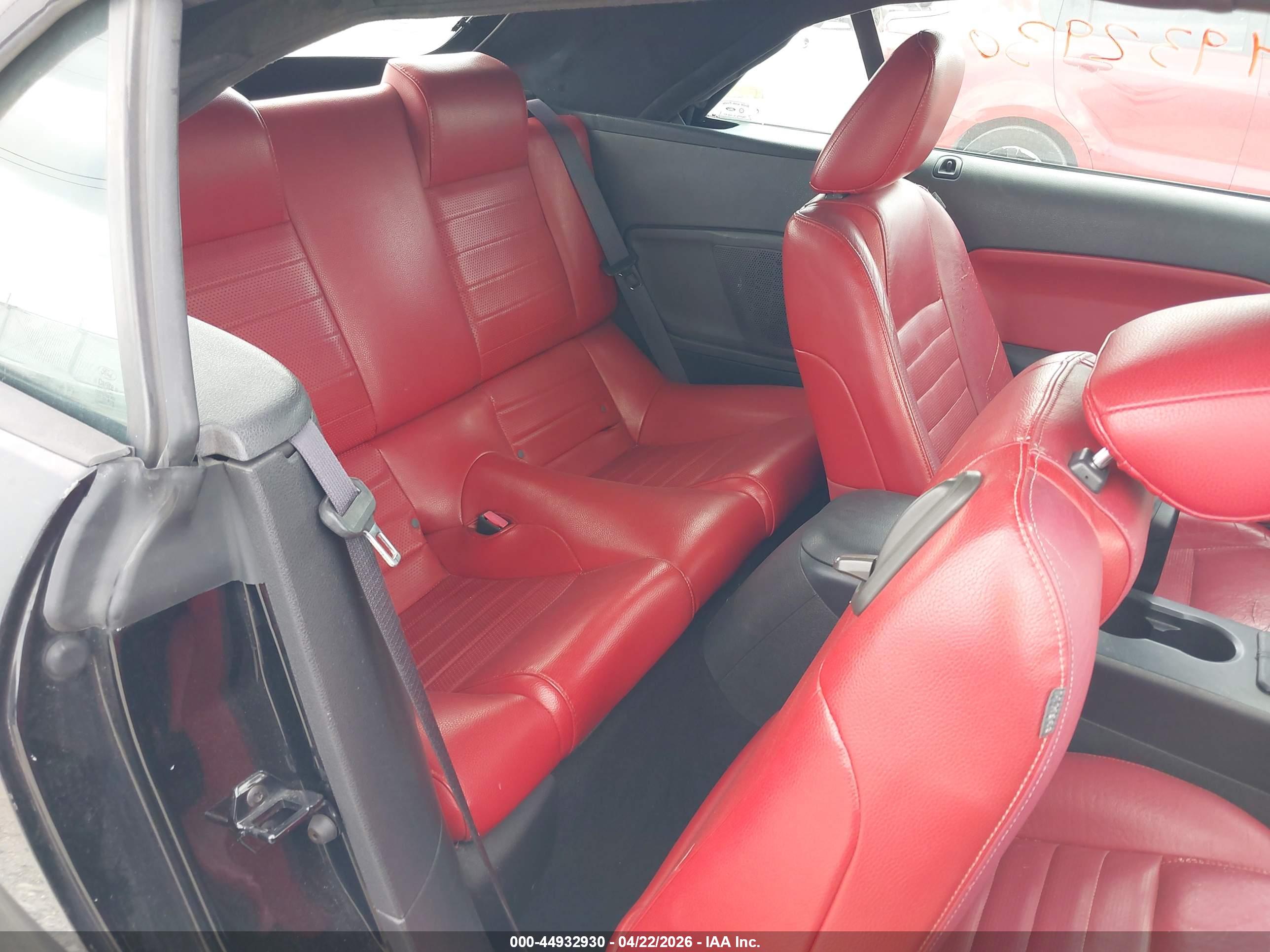 FORD MUSTANG image 8