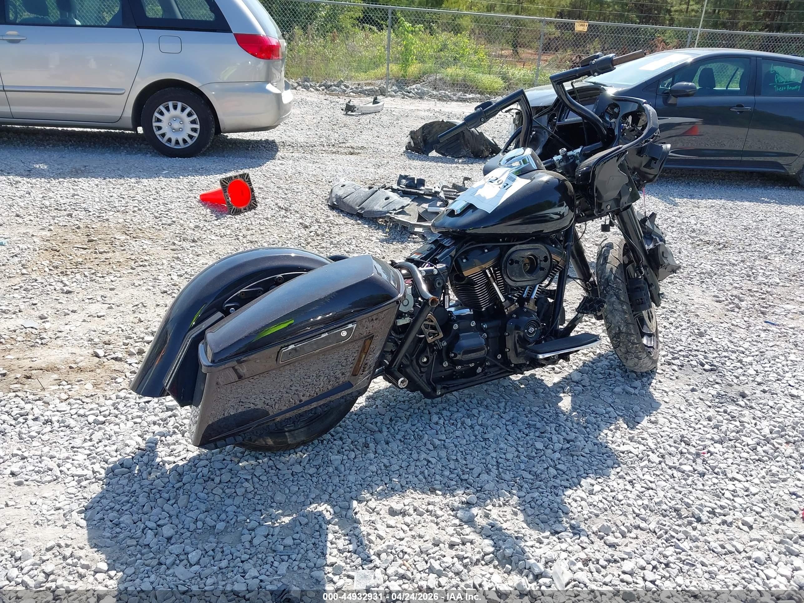 HARLEY-DAVIDSON FLTRXS image 4