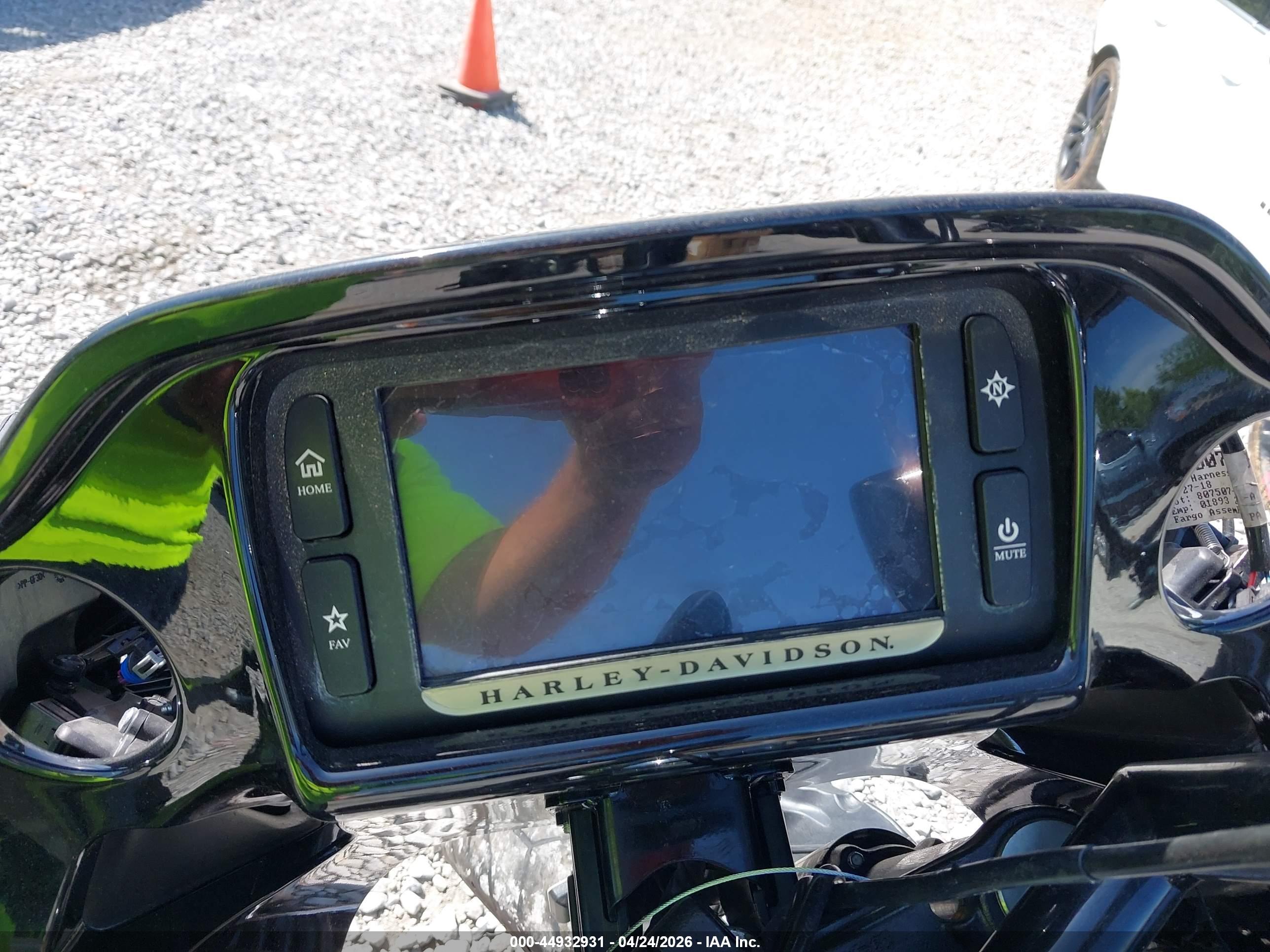 HARLEY-DAVIDSON FLTRXS image 7