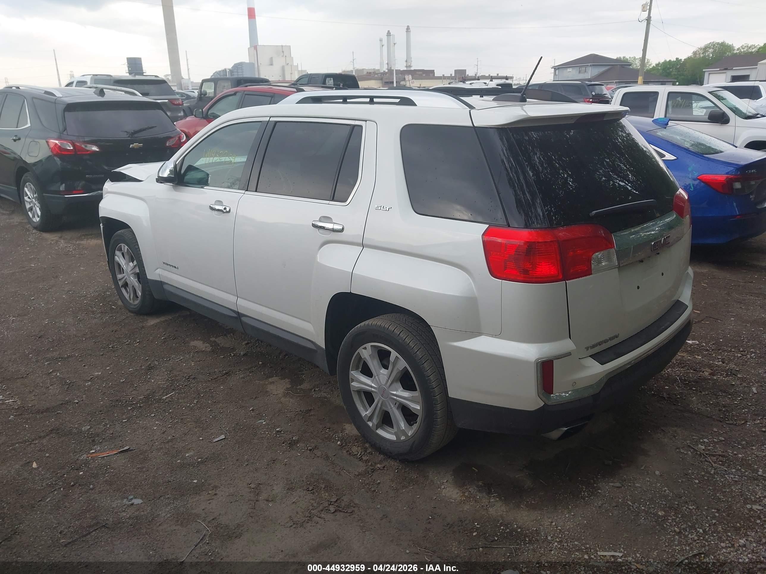 GMC TERRAIN image 3