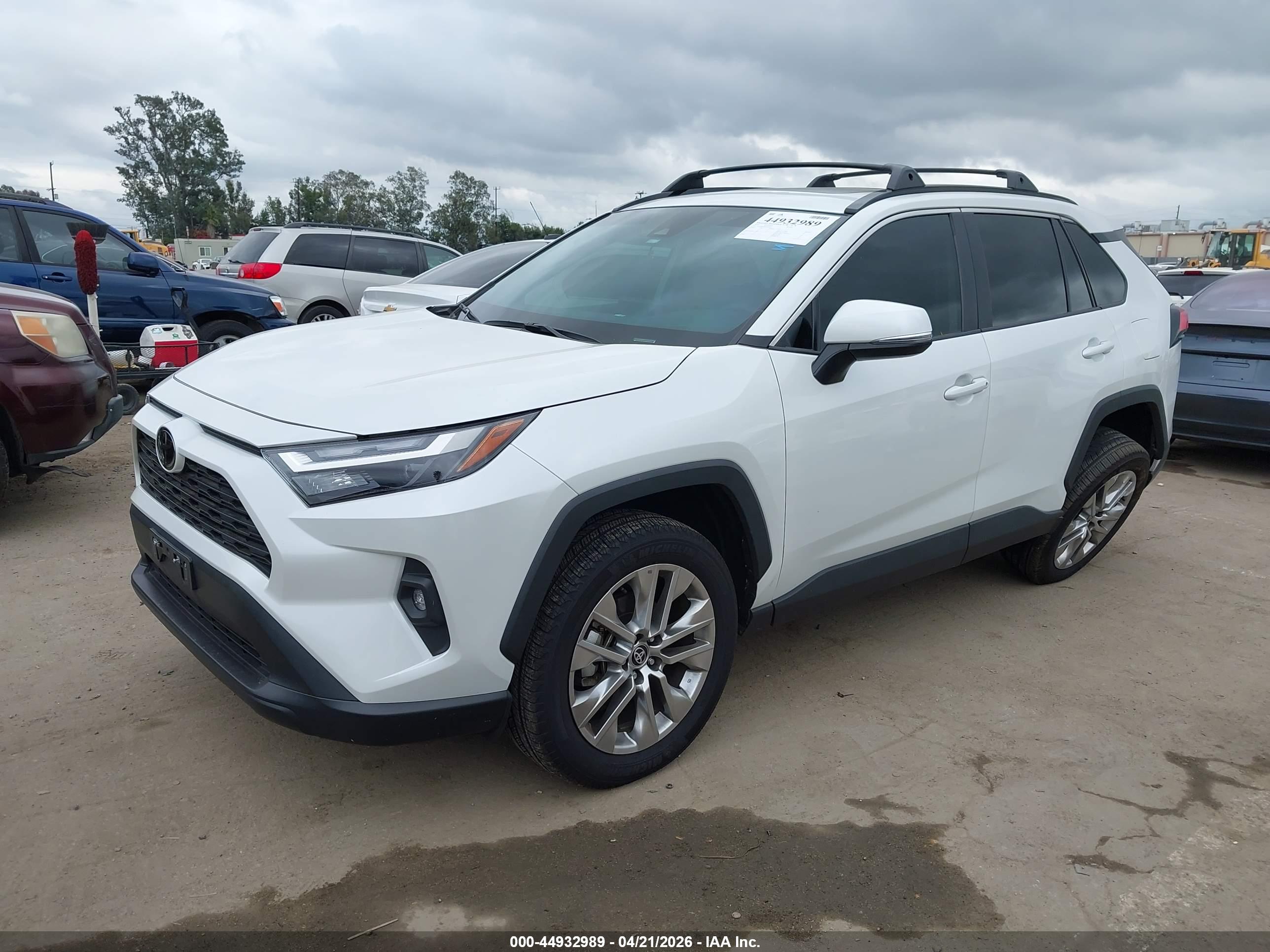 TOYOTA RAV4 image 2