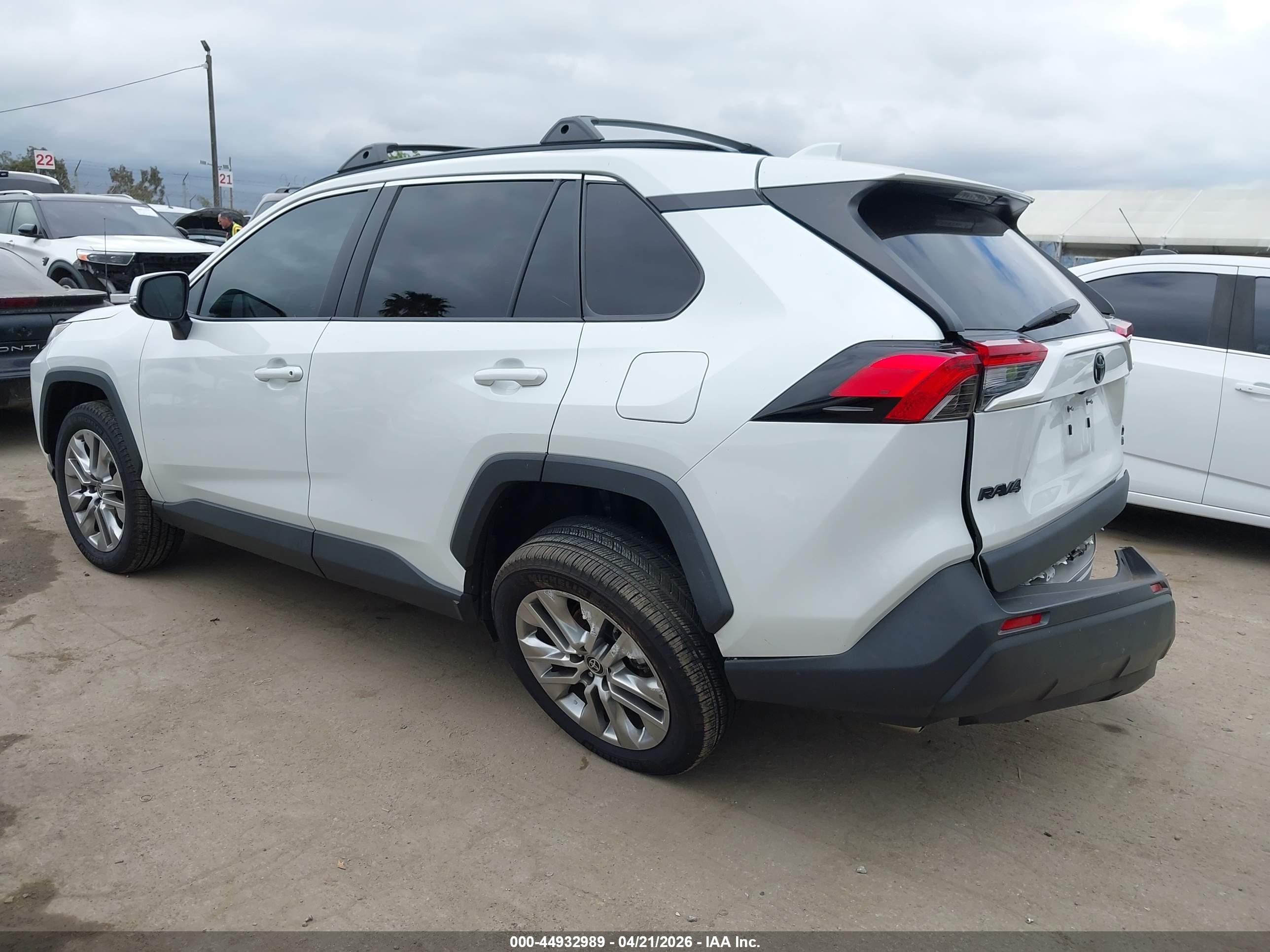 TOYOTA RAV4 image 3