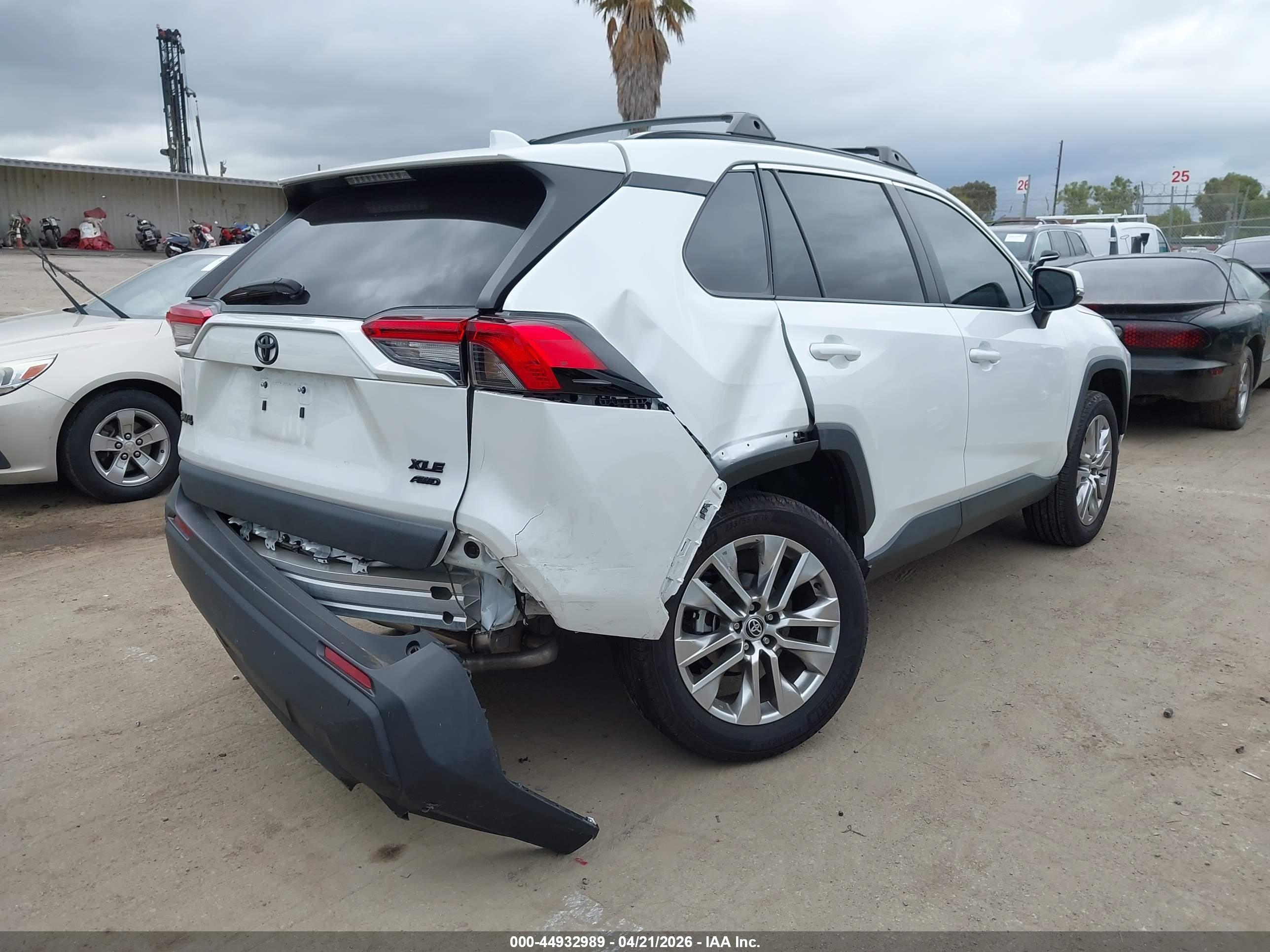 TOYOTA RAV4 image 4