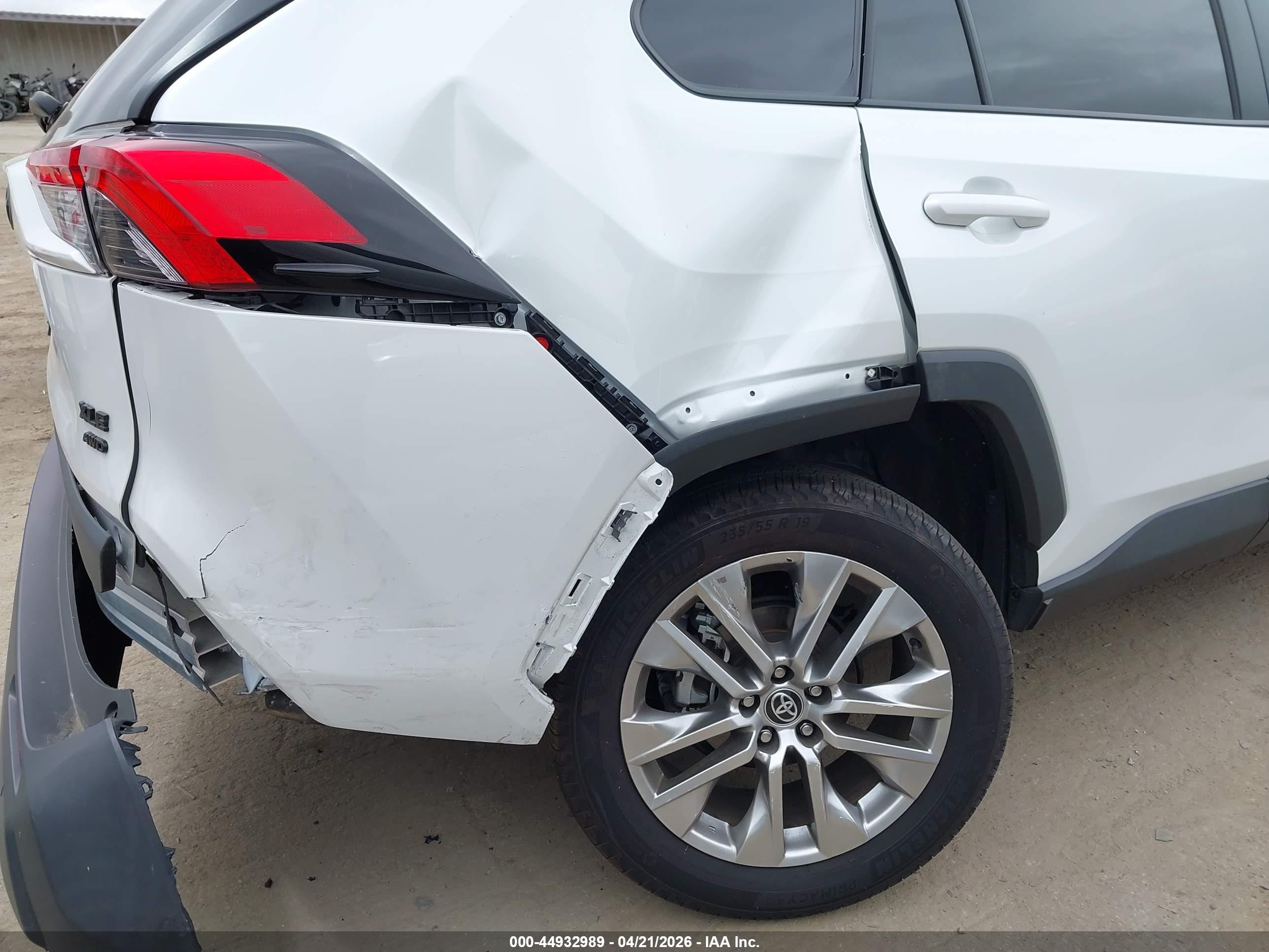 TOYOTA RAV4 image 6