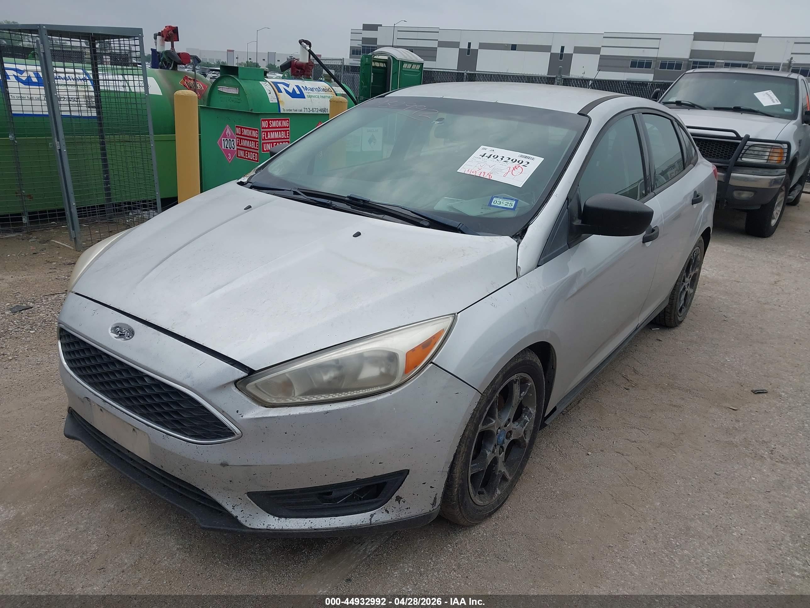 FORD FOCUS image 2