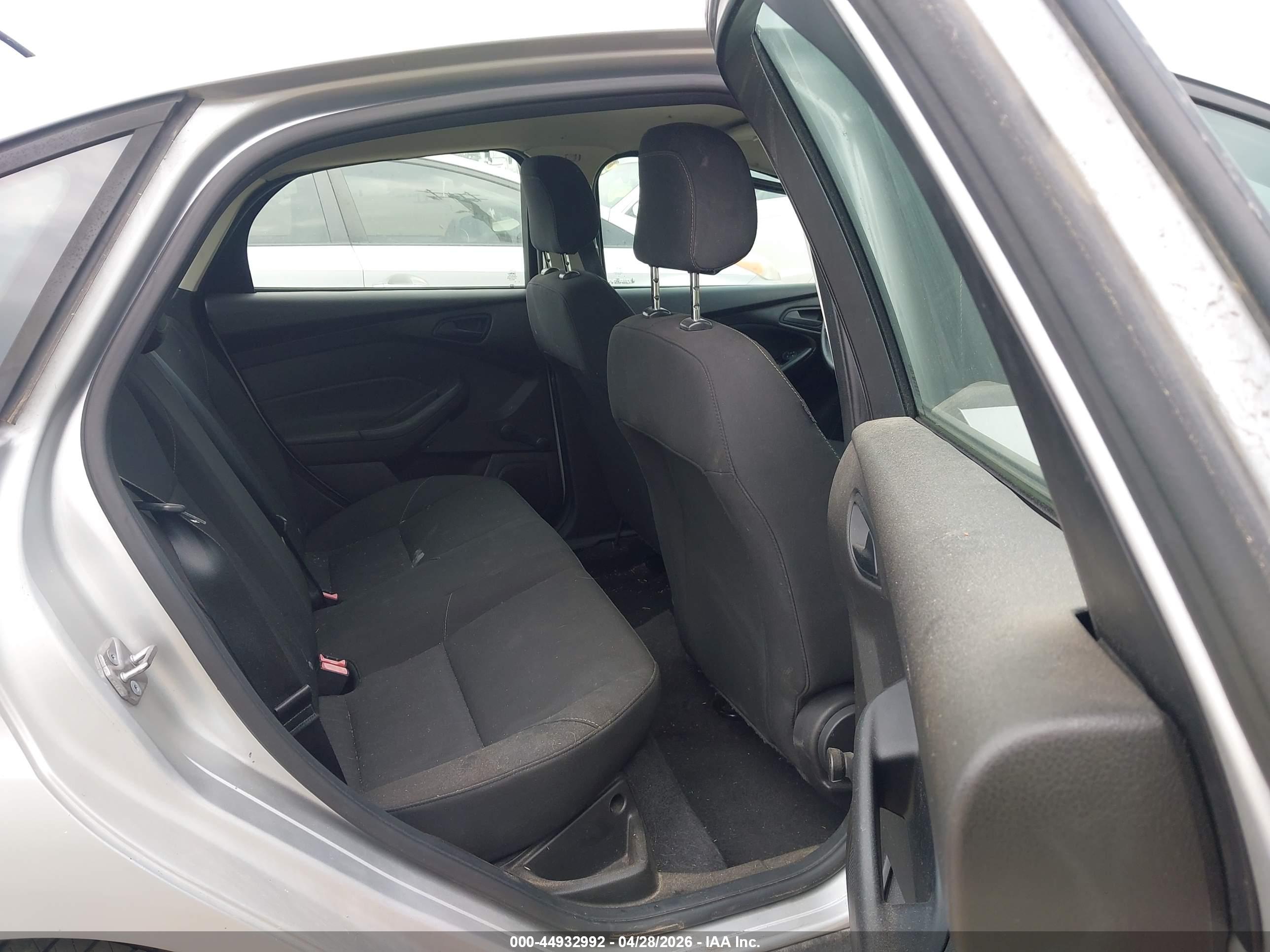 FORD FOCUS image 8