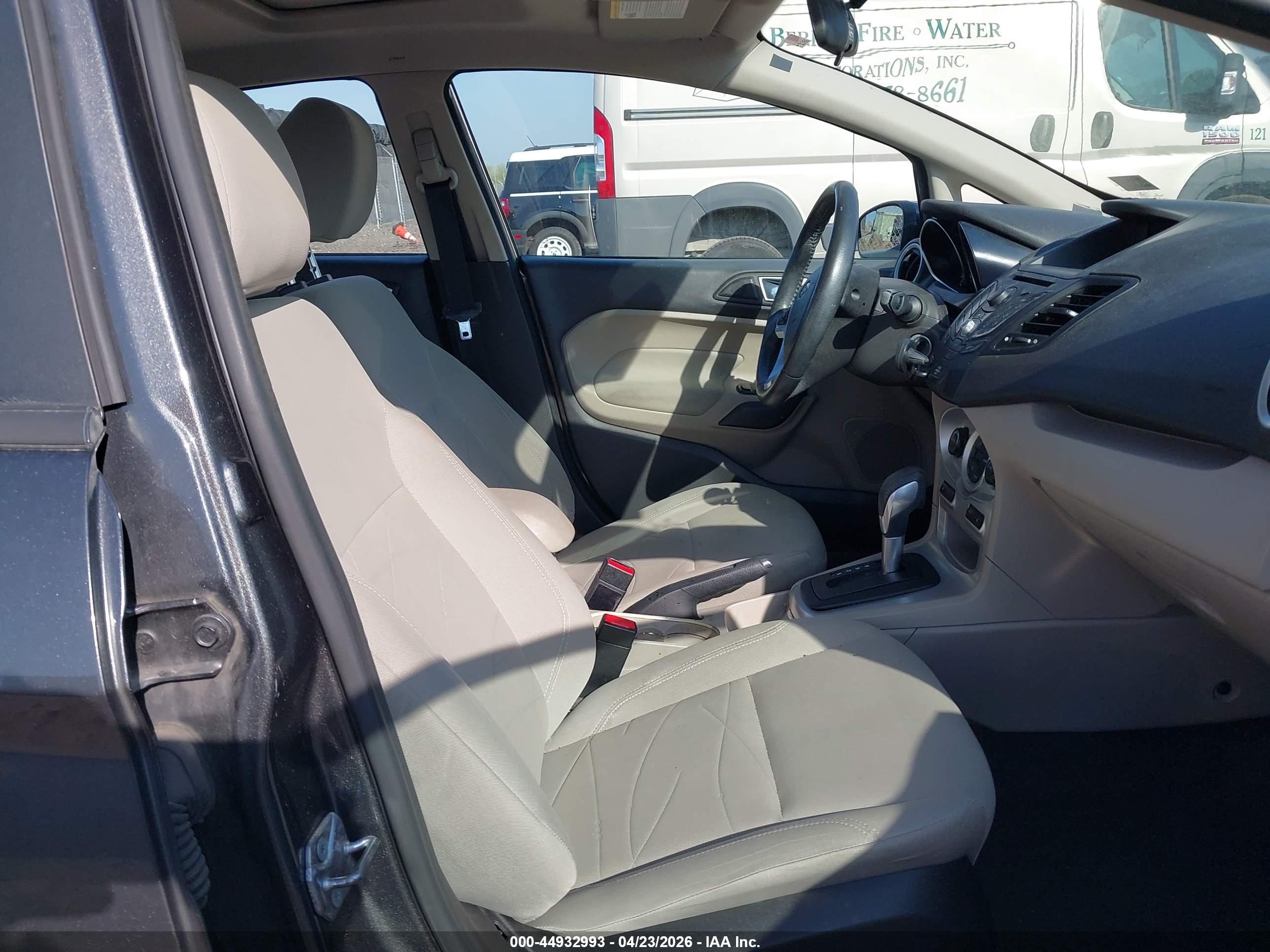 FORD FIESTA image 5