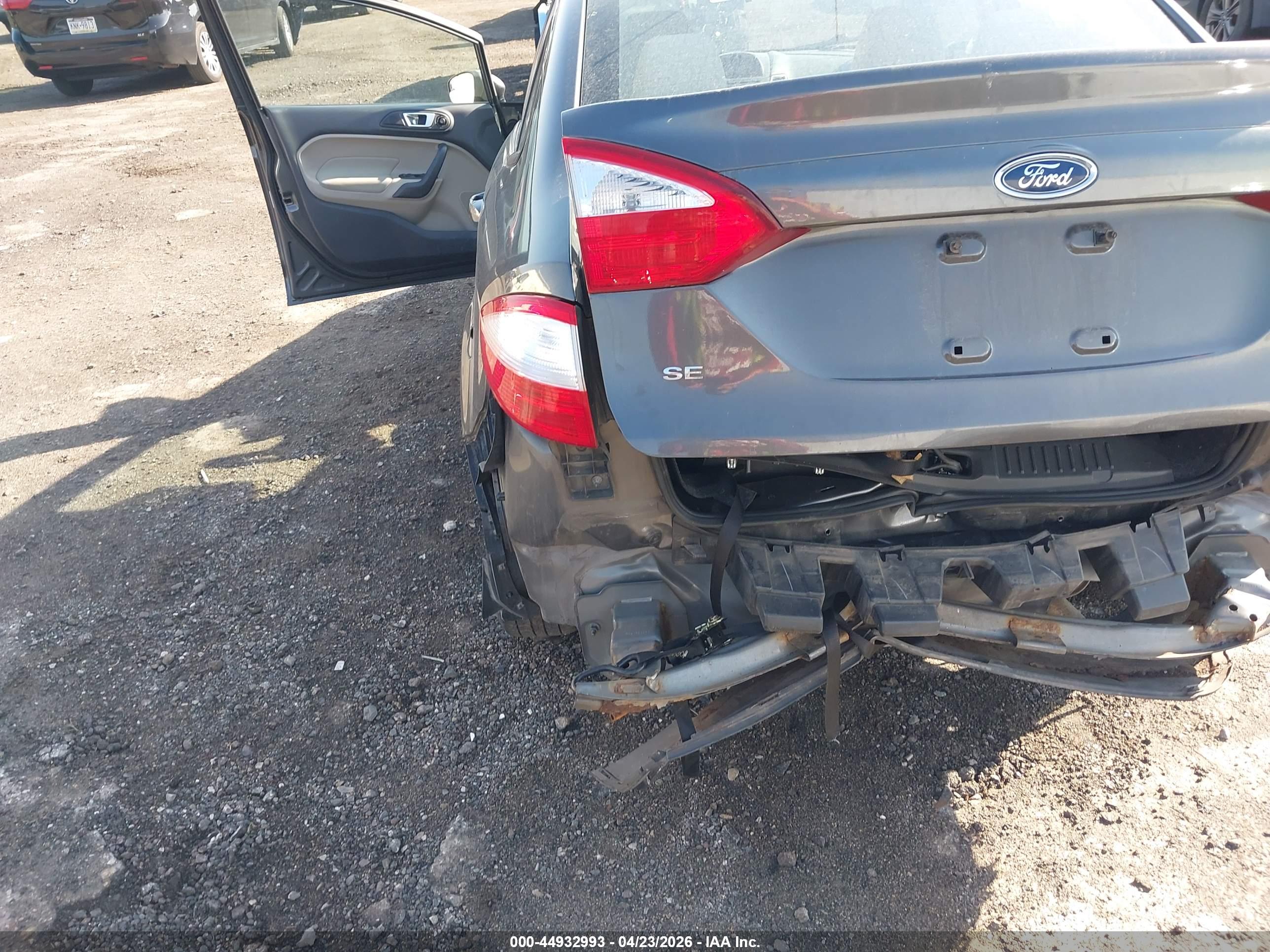 FORD FIESTA image 6