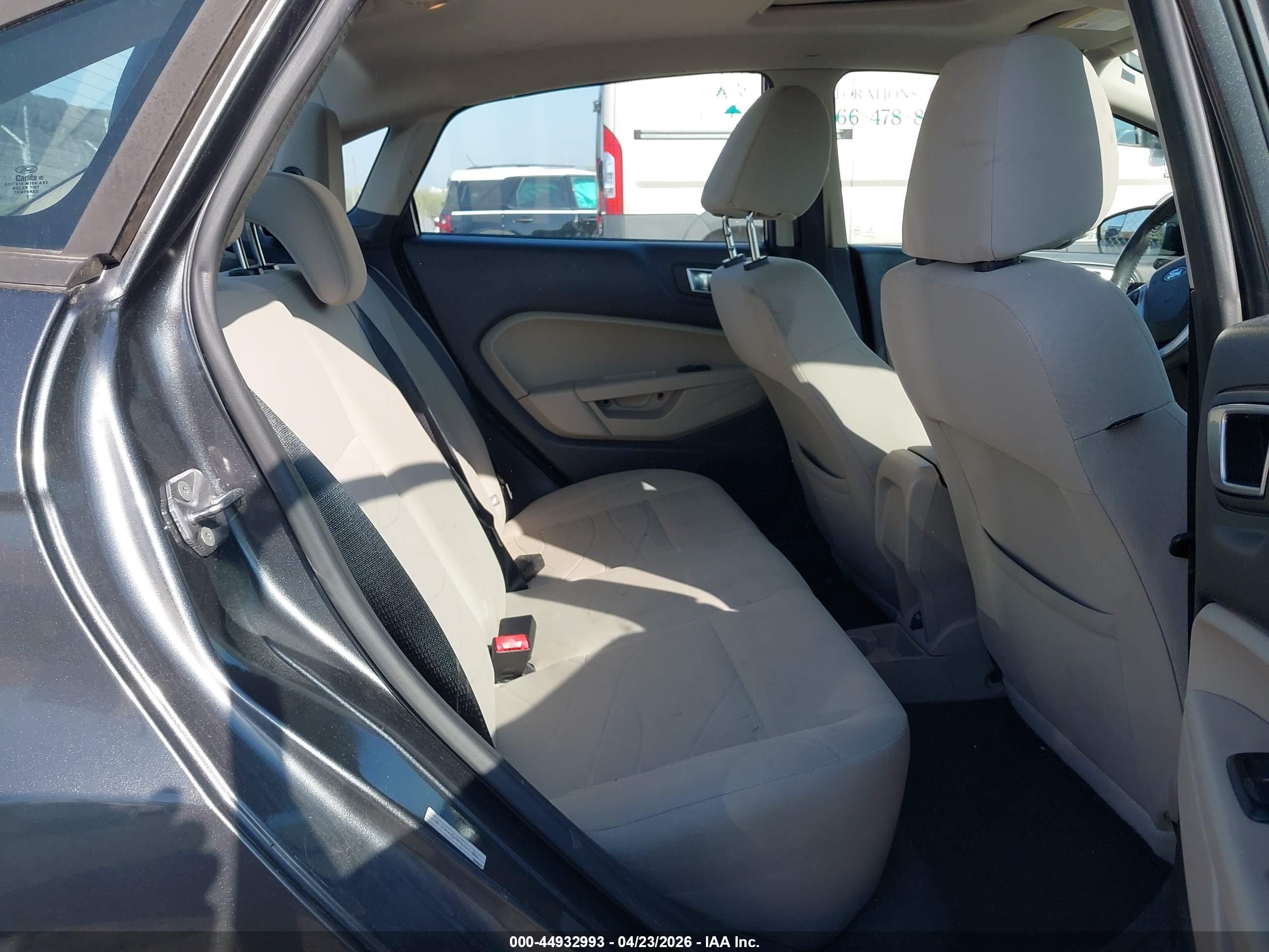 FORD FIESTA image 8