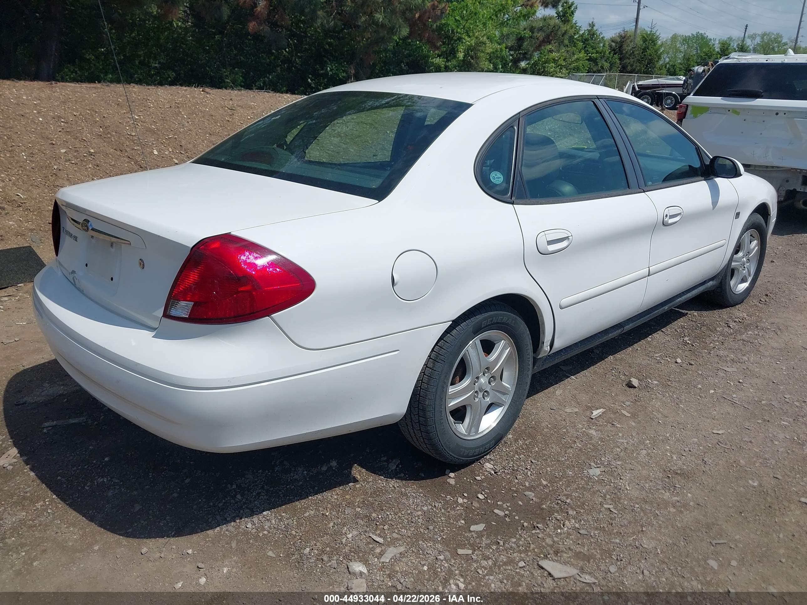 FORD TAURUS image 4