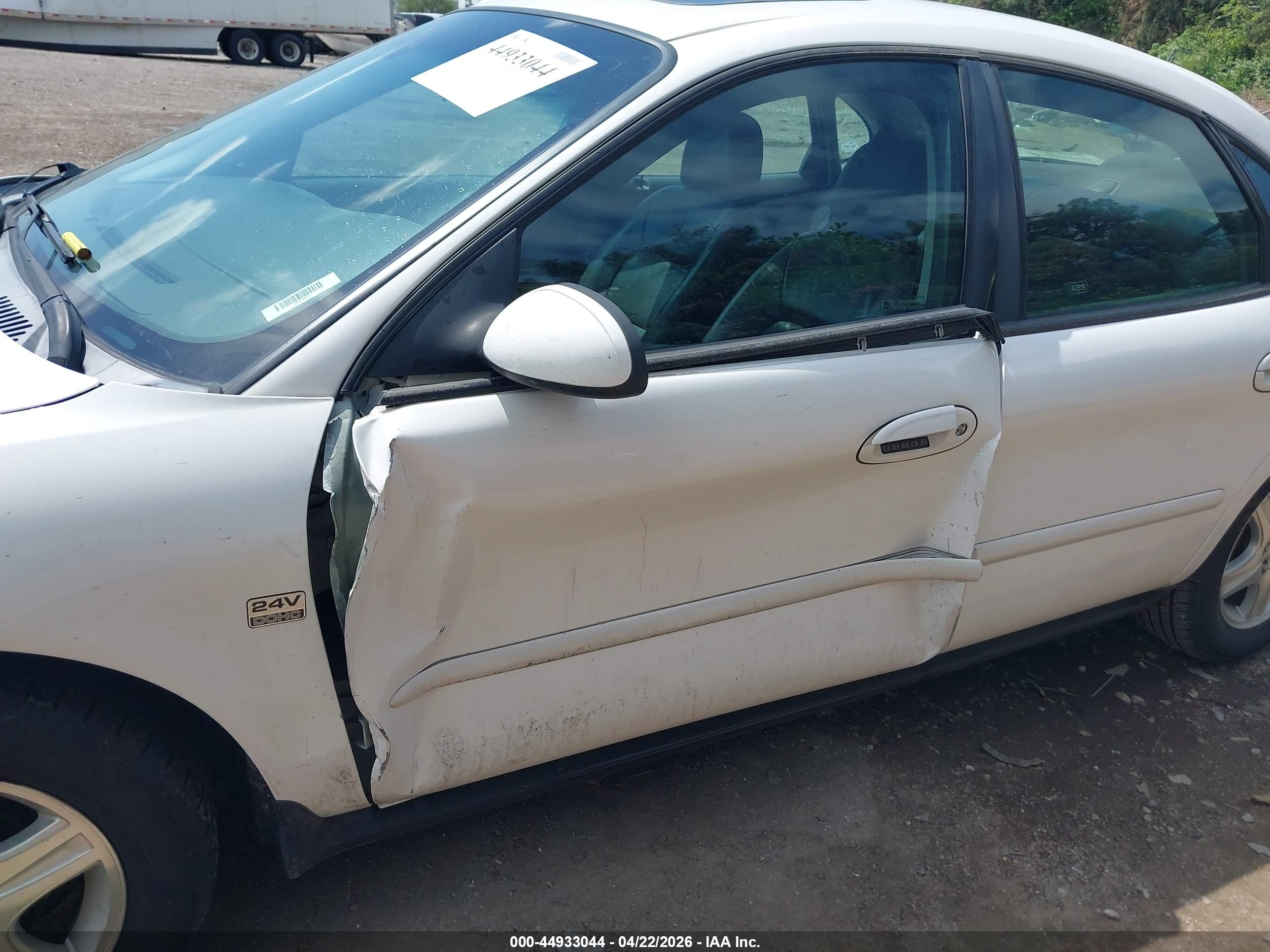 FORD TAURUS image 6