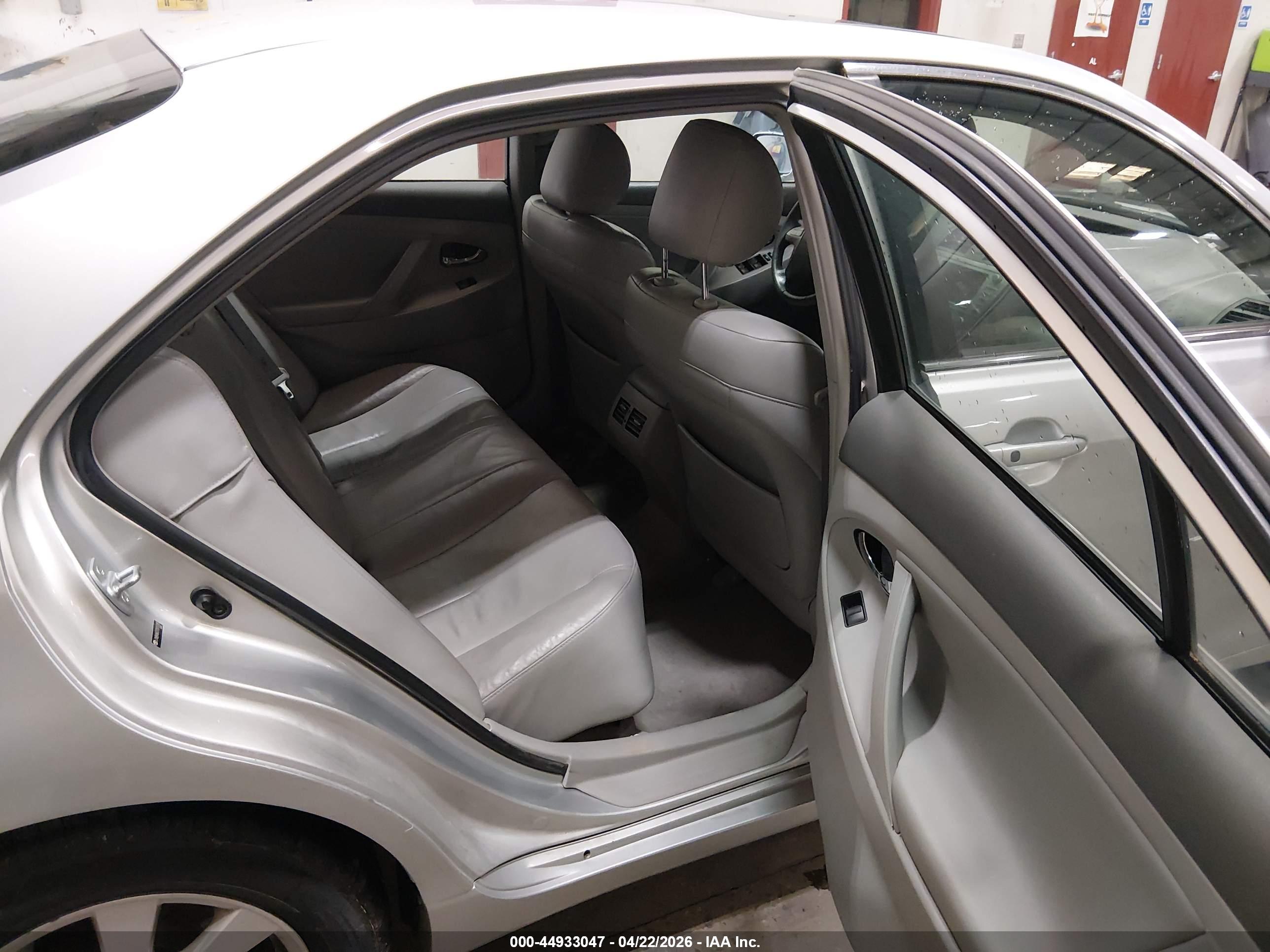 TOYOTA CAMRY image 8