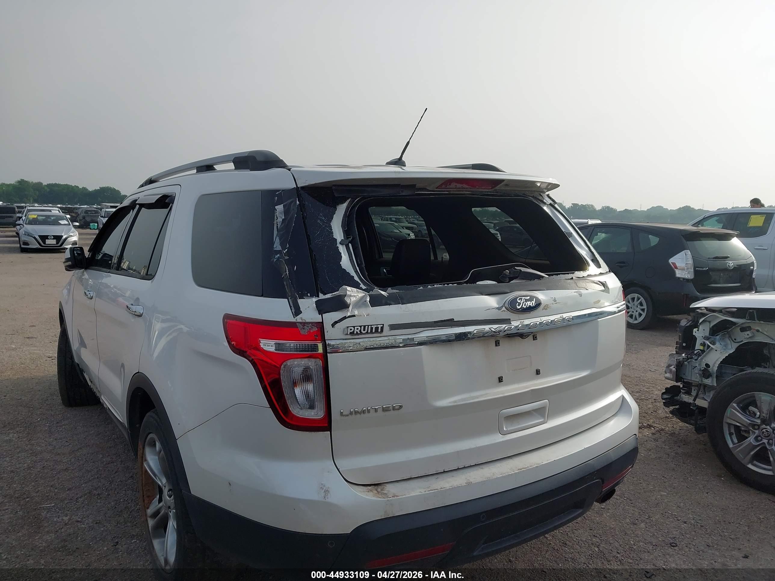 FORD EXPLORER image 6