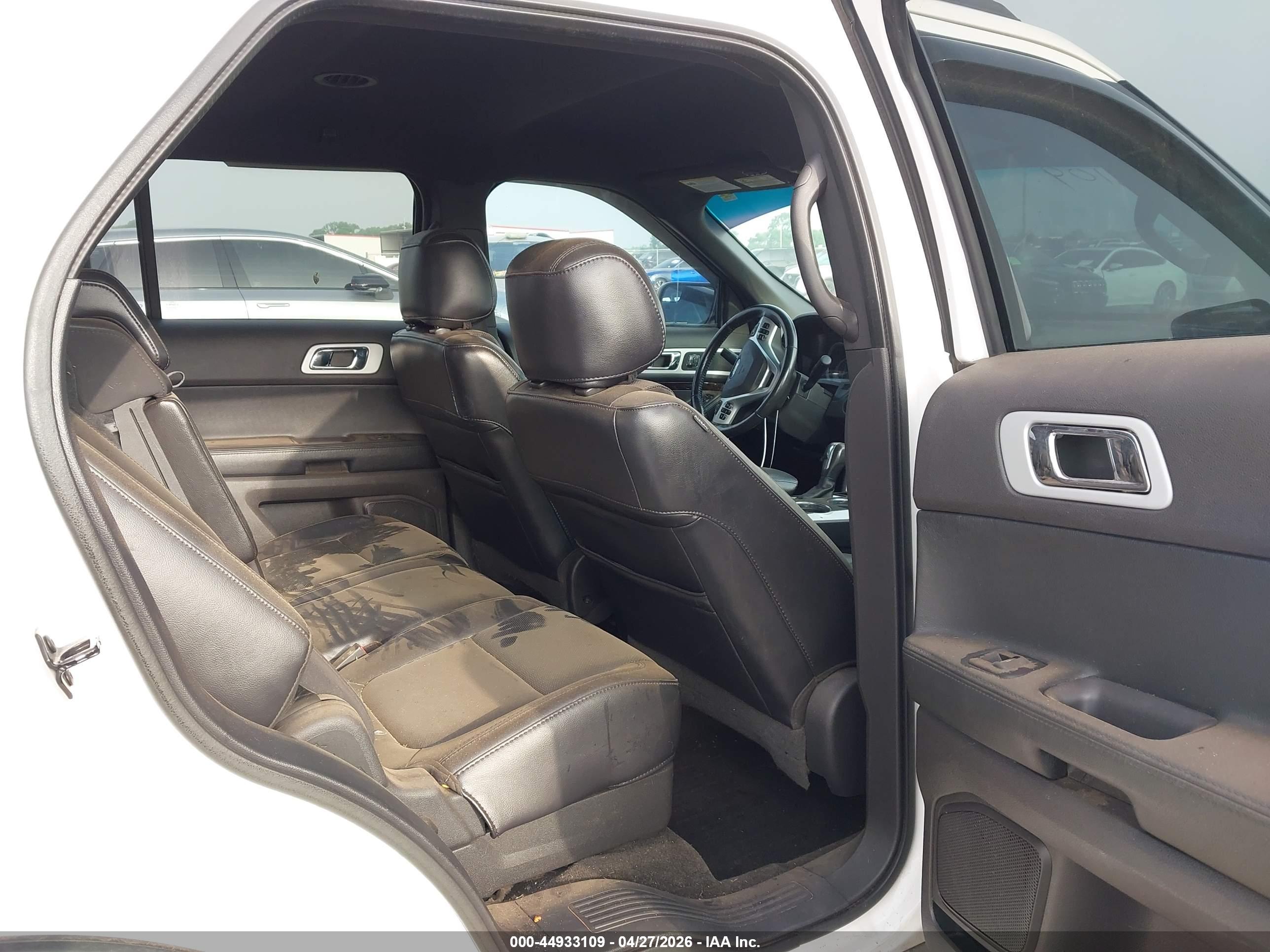 FORD EXPLORER image 8