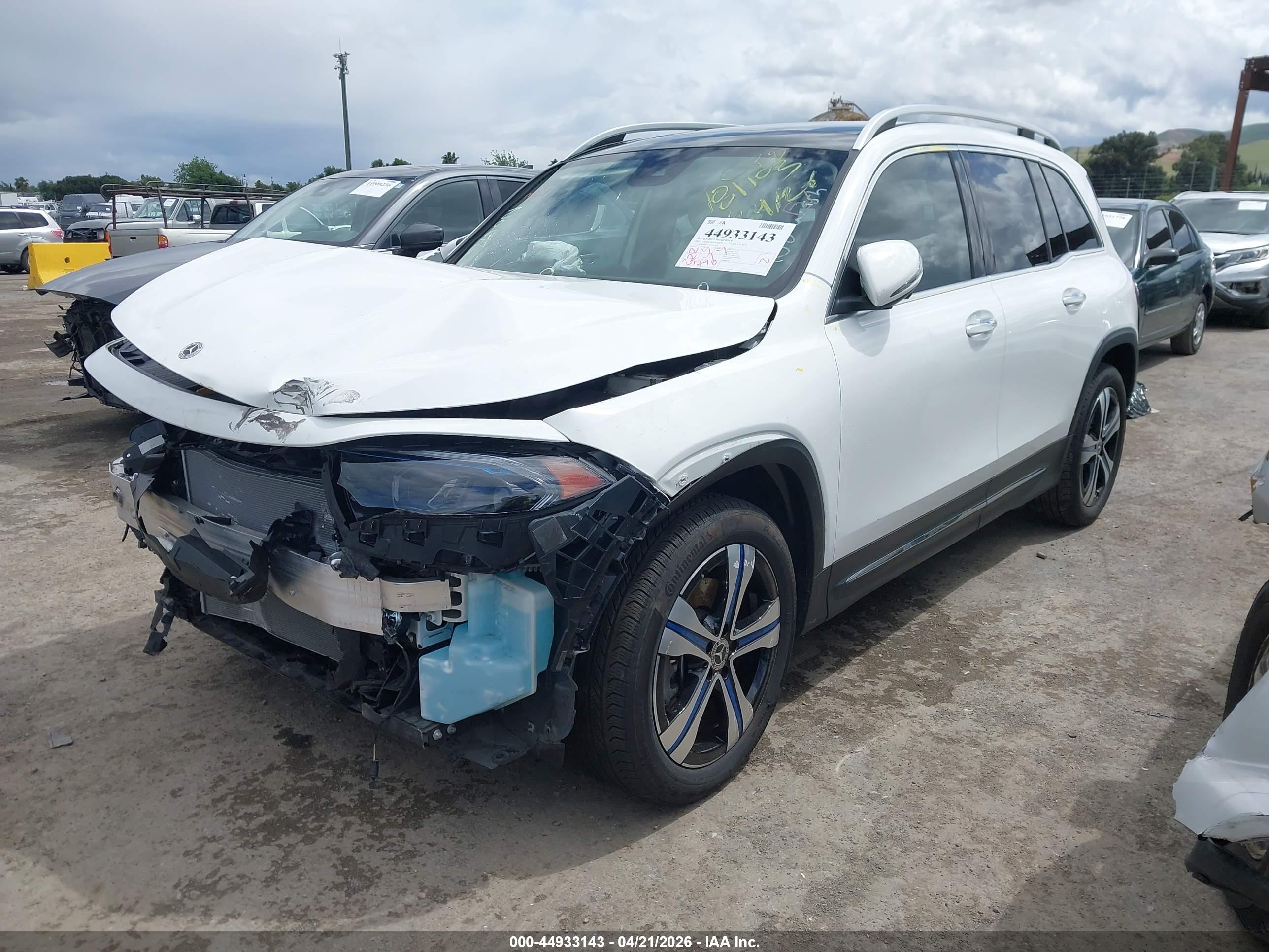 MERCEDES-BENZ EQB image 2