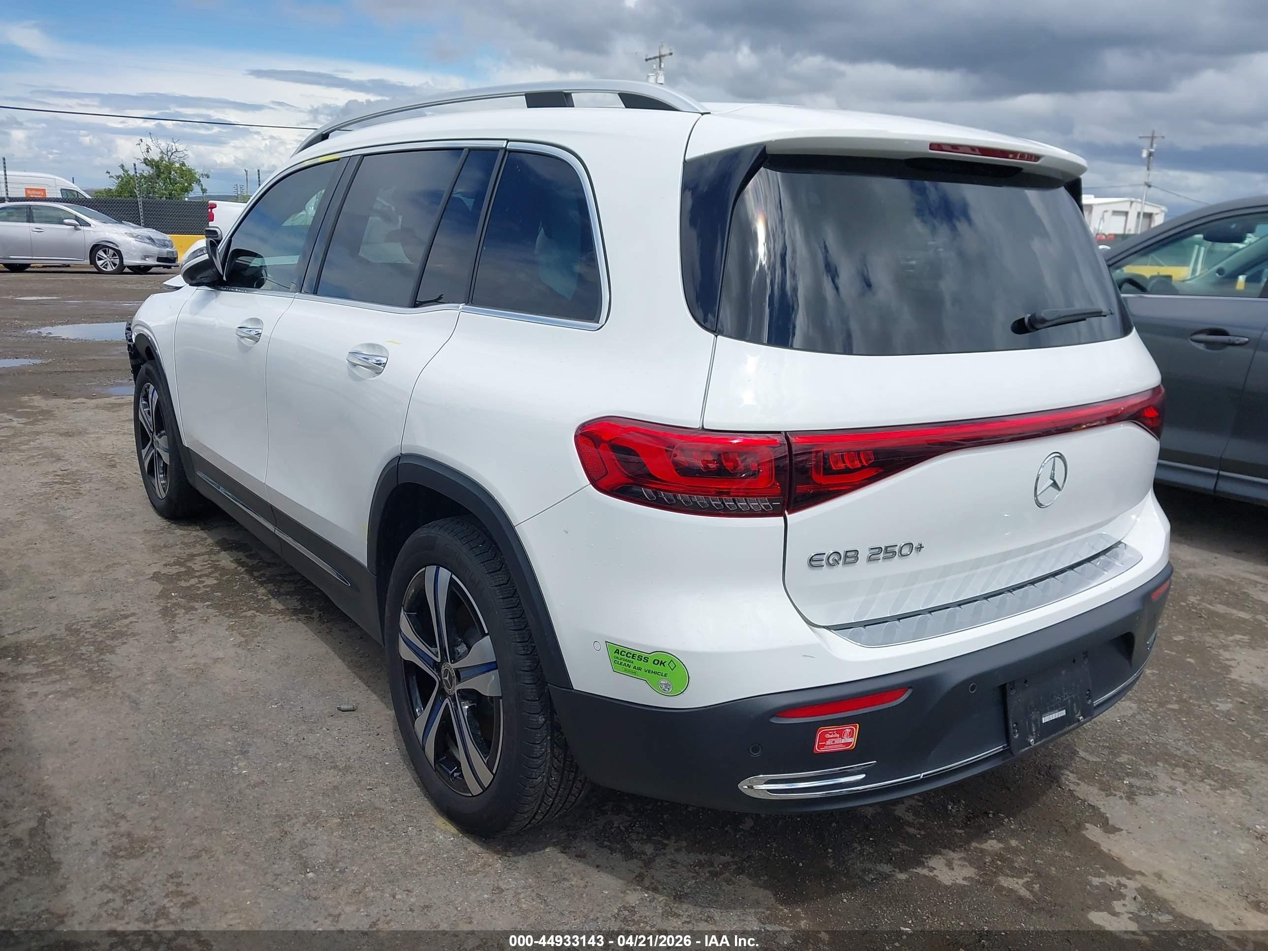 MERCEDES-BENZ EQB image 3