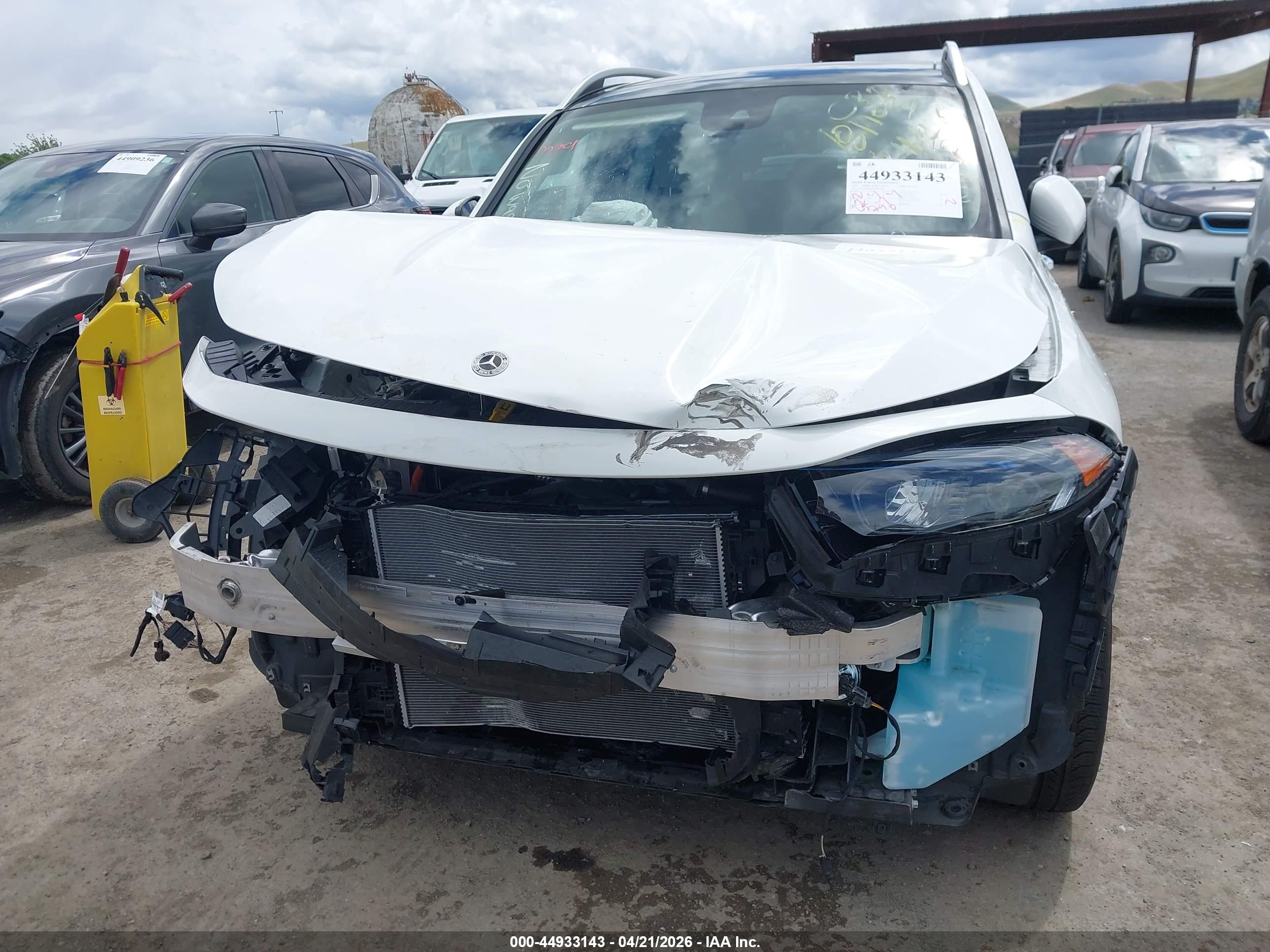 MERCEDES-BENZ EQB image 6