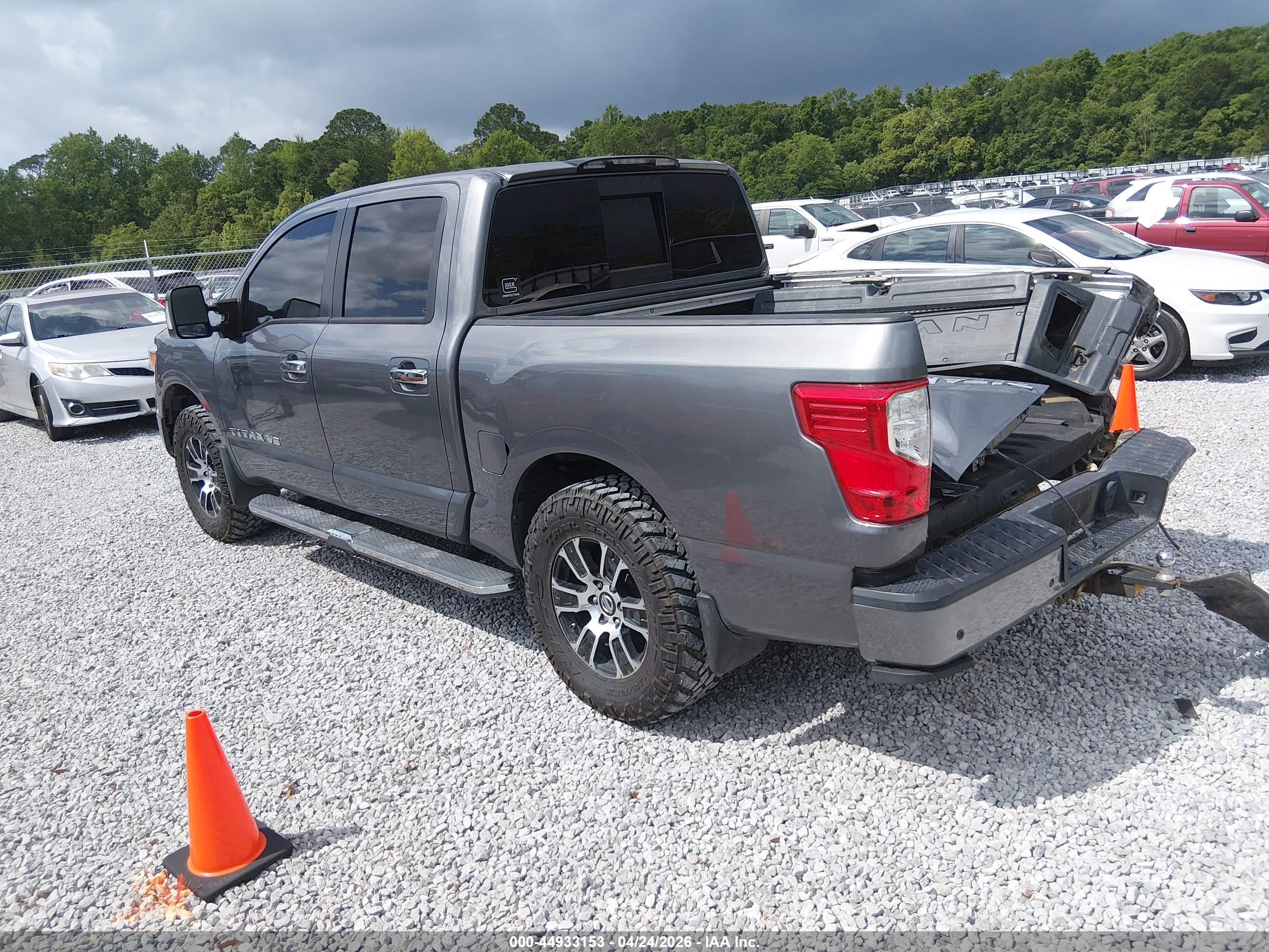 NISSAN TITAN image 3