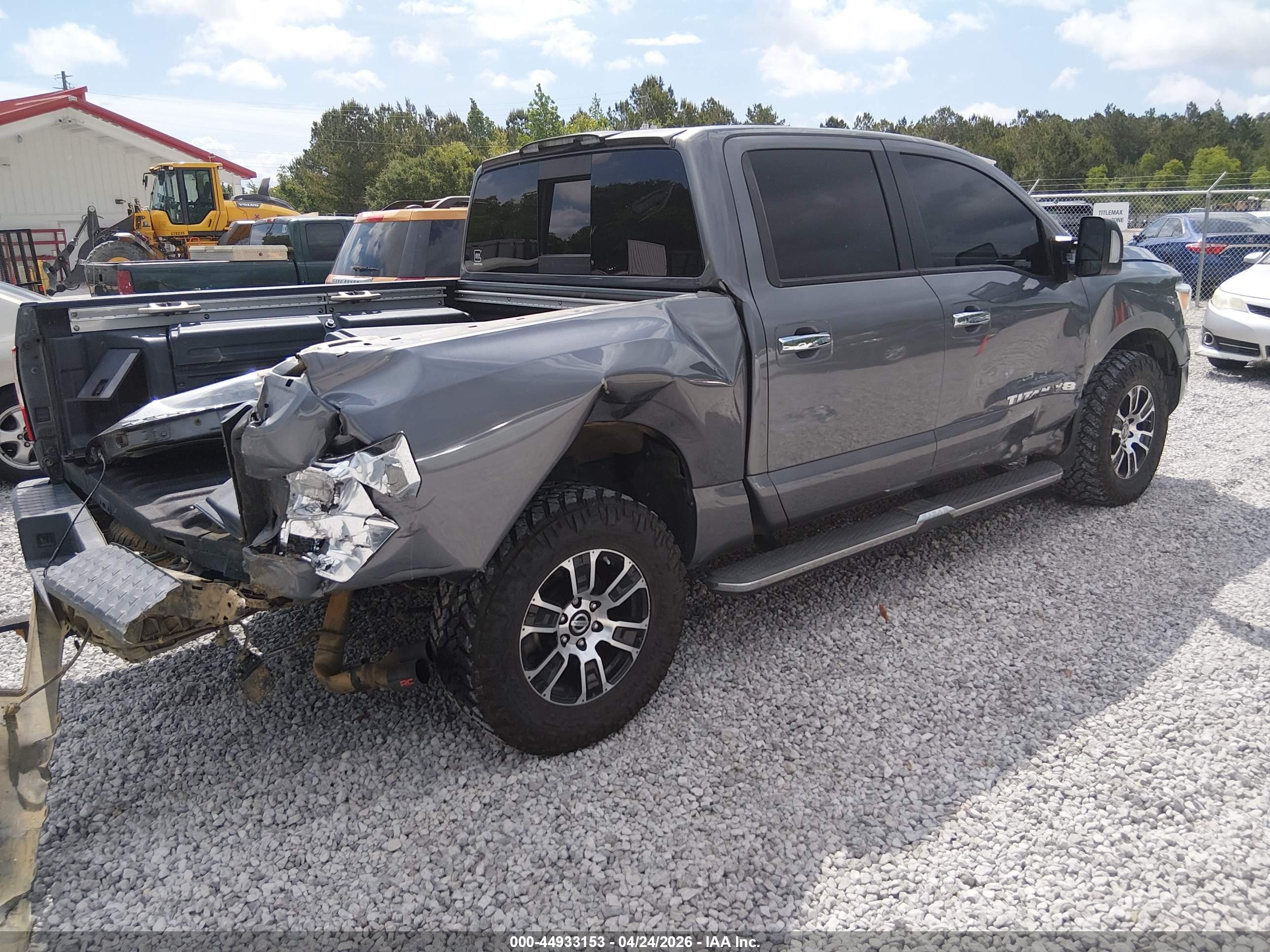 NISSAN TITAN image 4