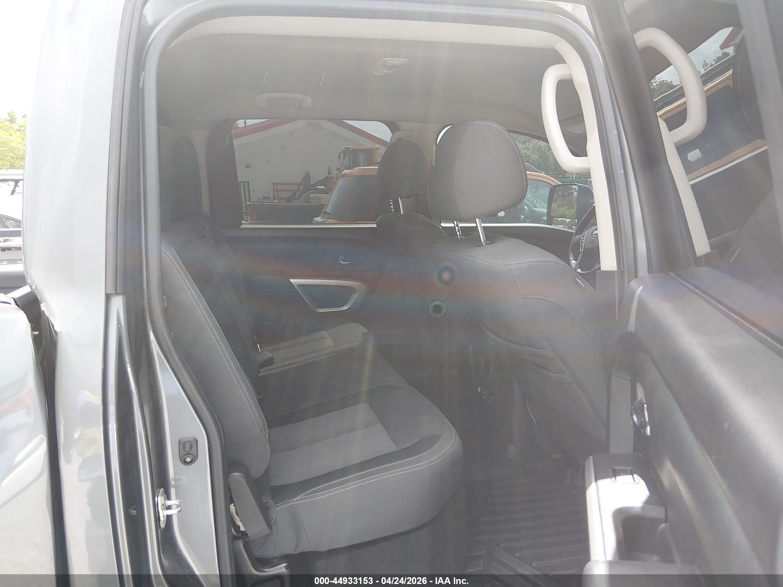 NISSAN TITAN image 8