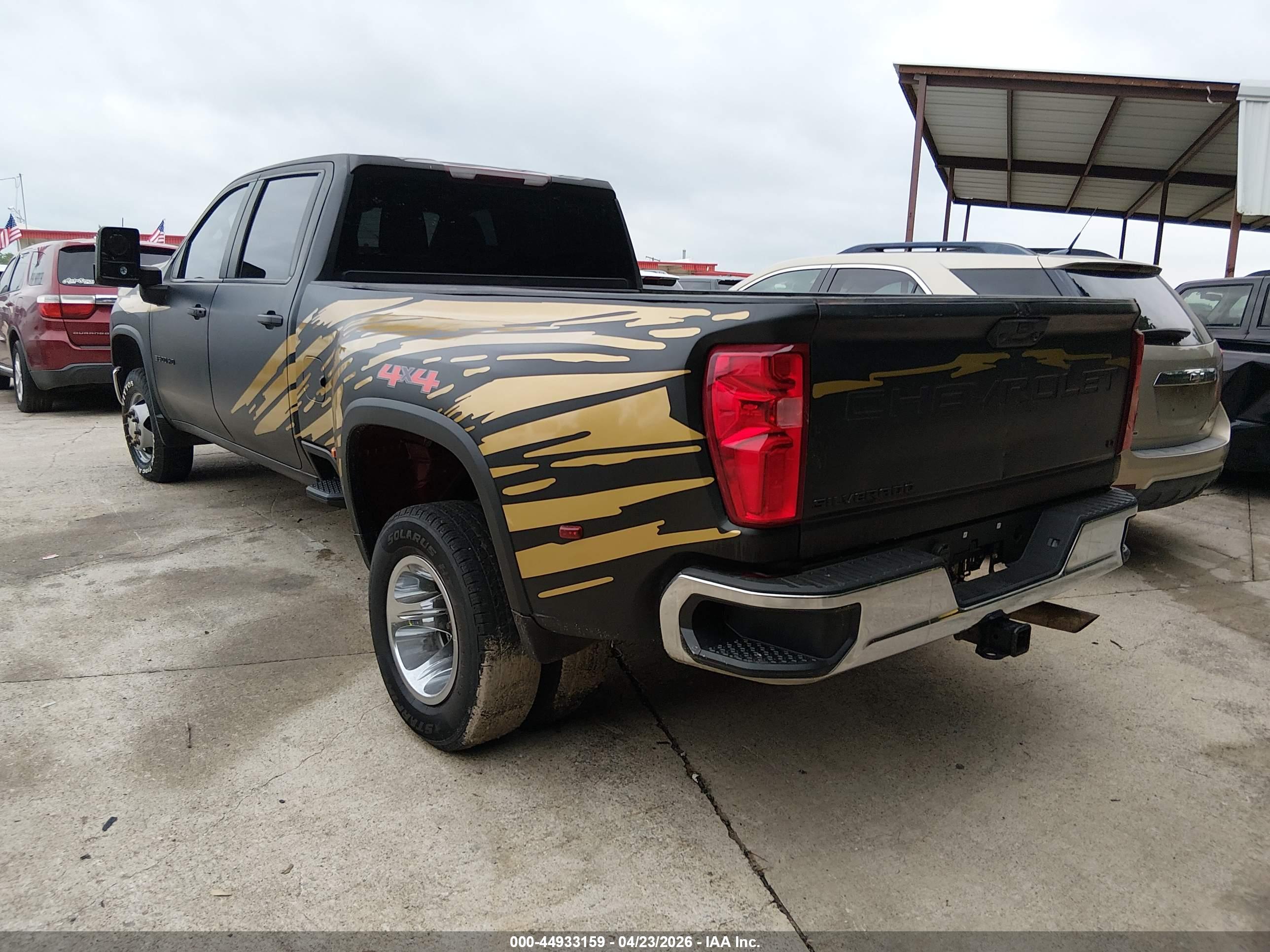 CHEVROLET SILVERADO image 3
