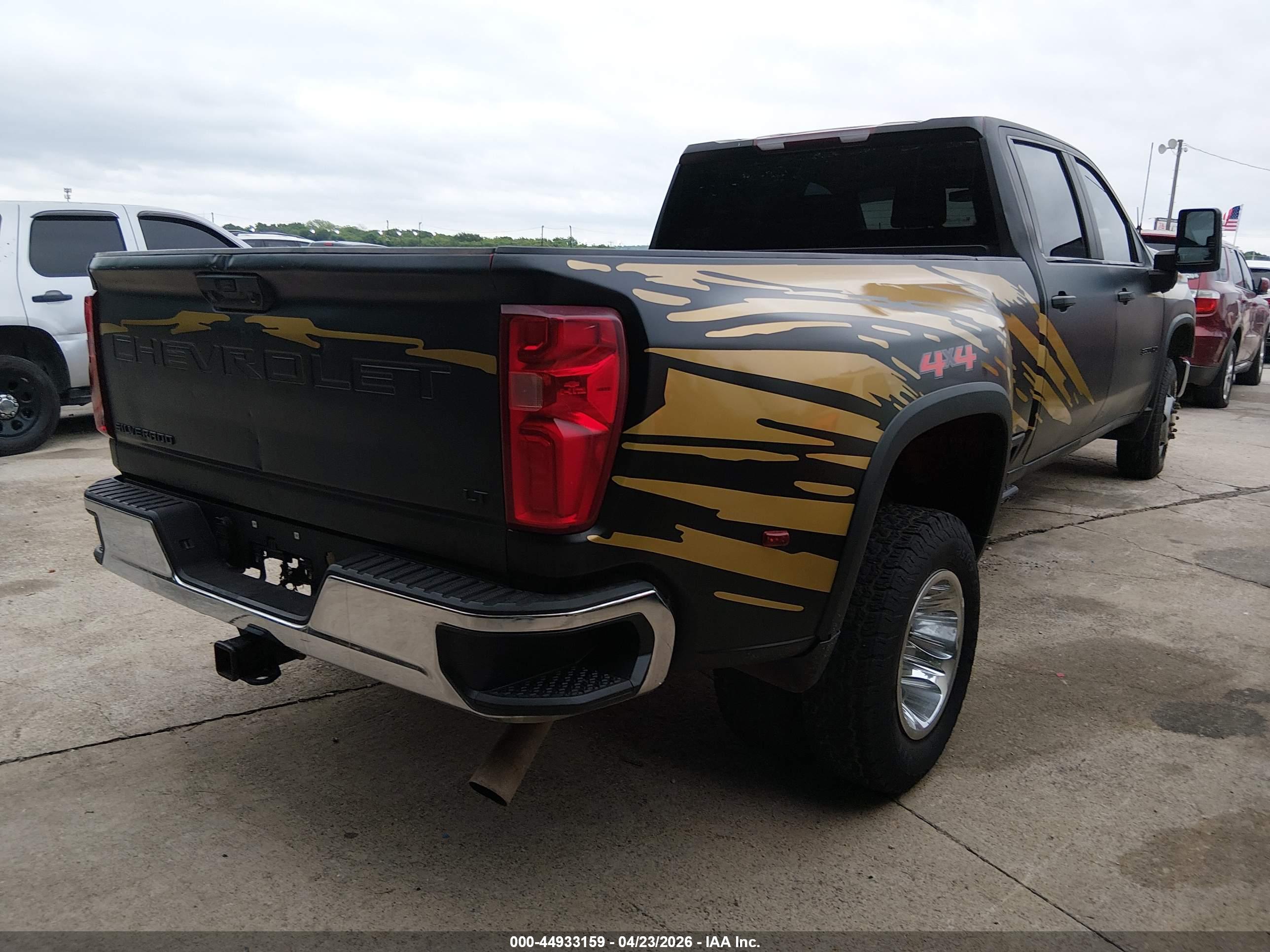 CHEVROLET SILVERADO image 4
