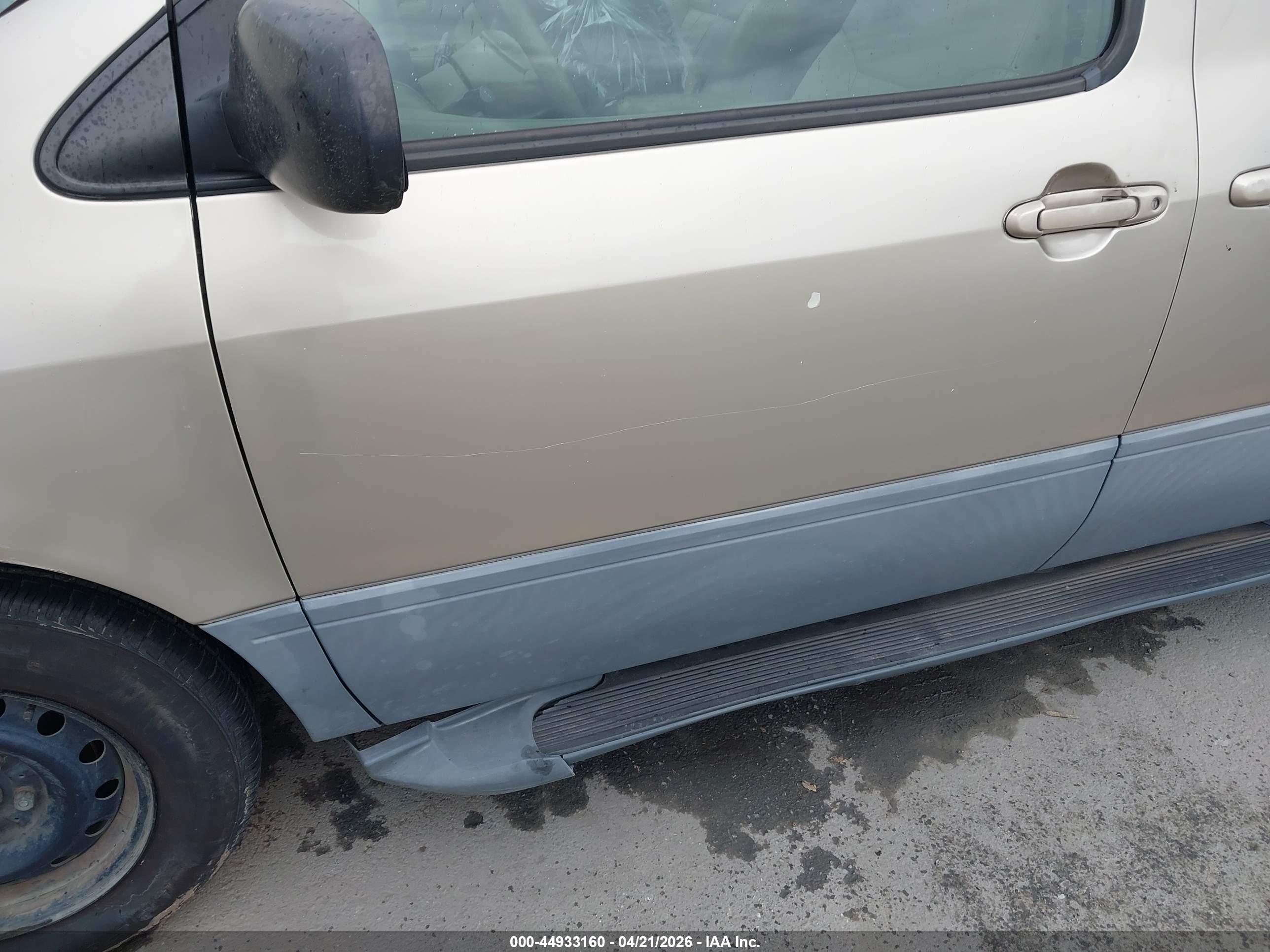 TOYOTA SIENNA image 6