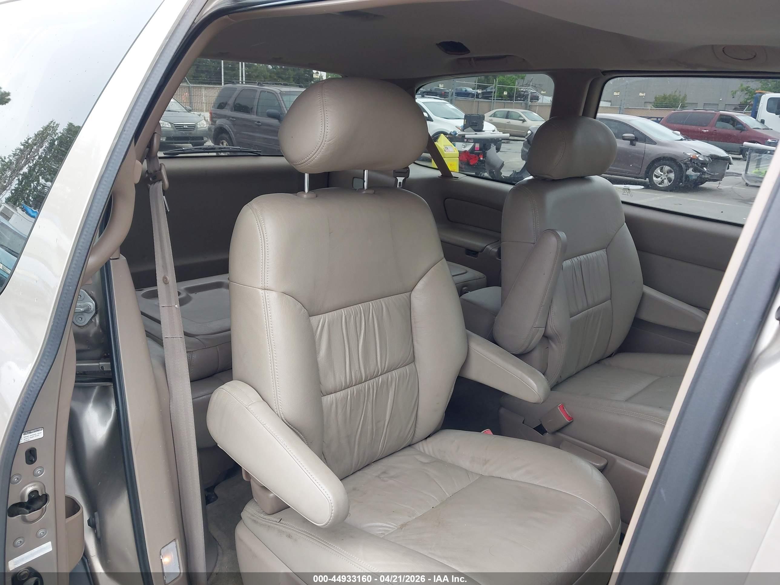 TOYOTA SIENNA image 8