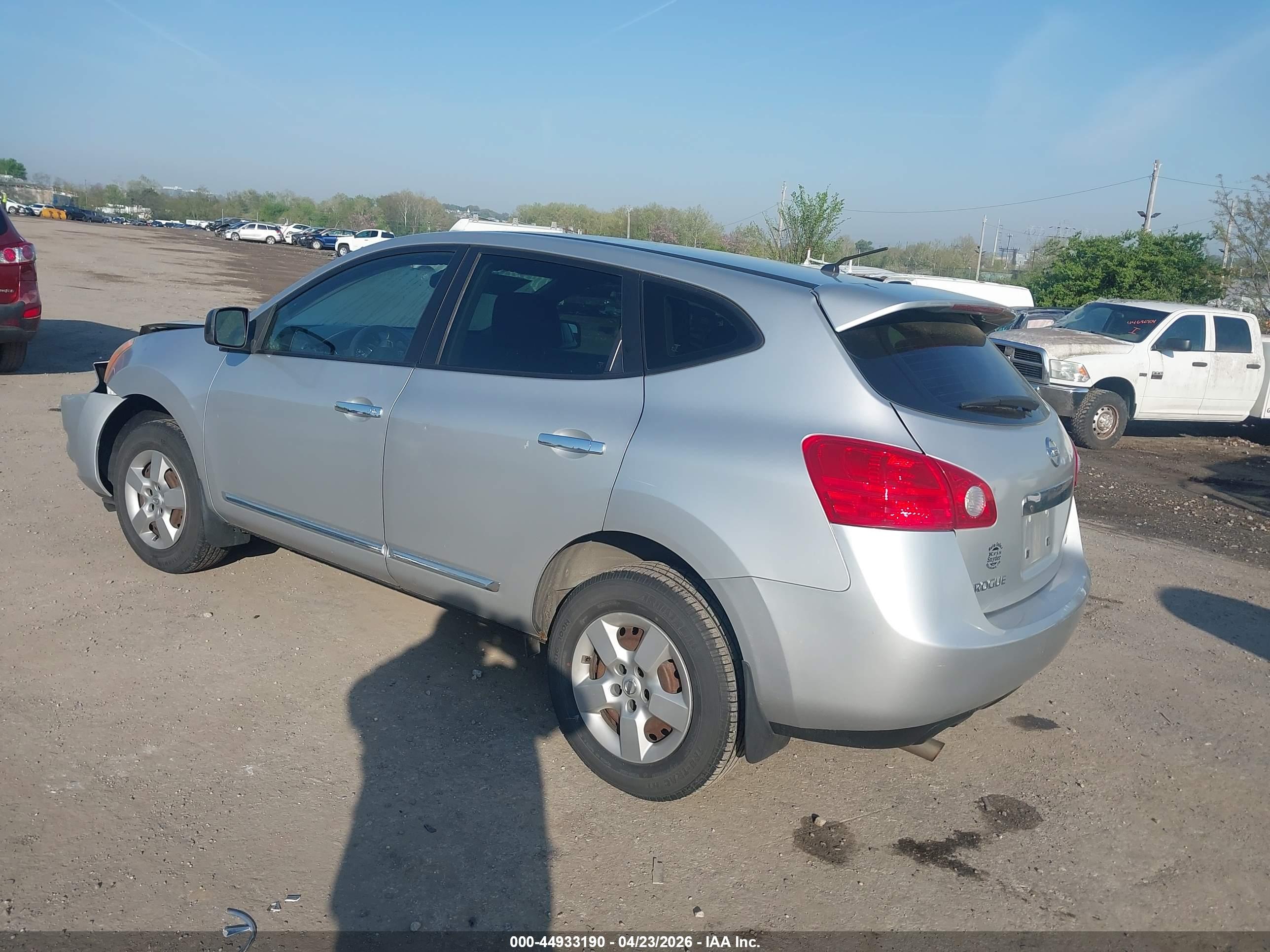 NISSAN ROGUE image 3