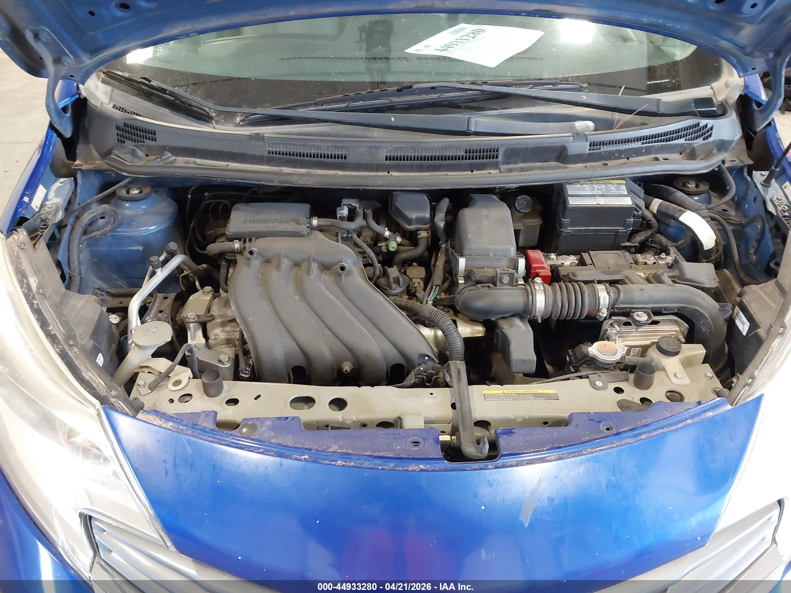 NISSAN VERSA image 10
