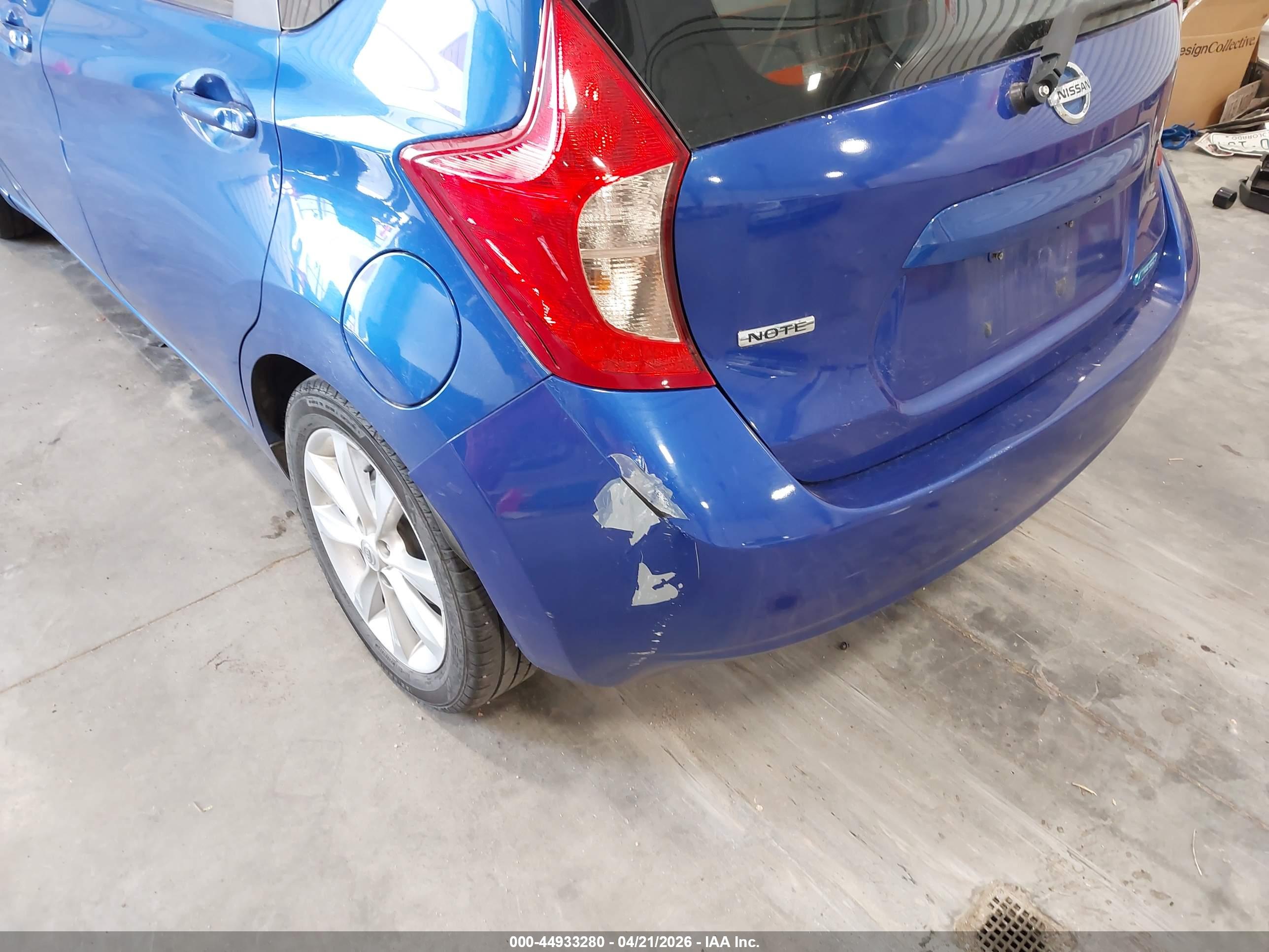 NISSAN VERSA image 6