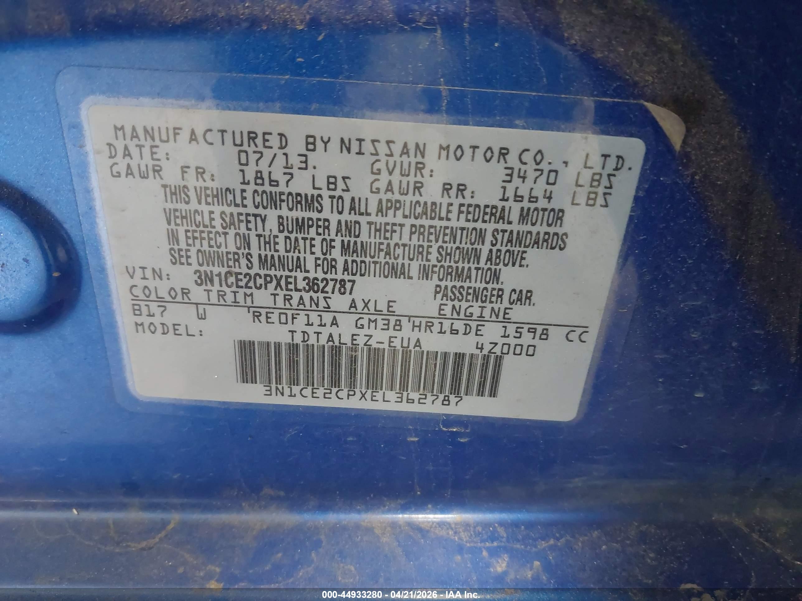 NISSAN VERSA image 9