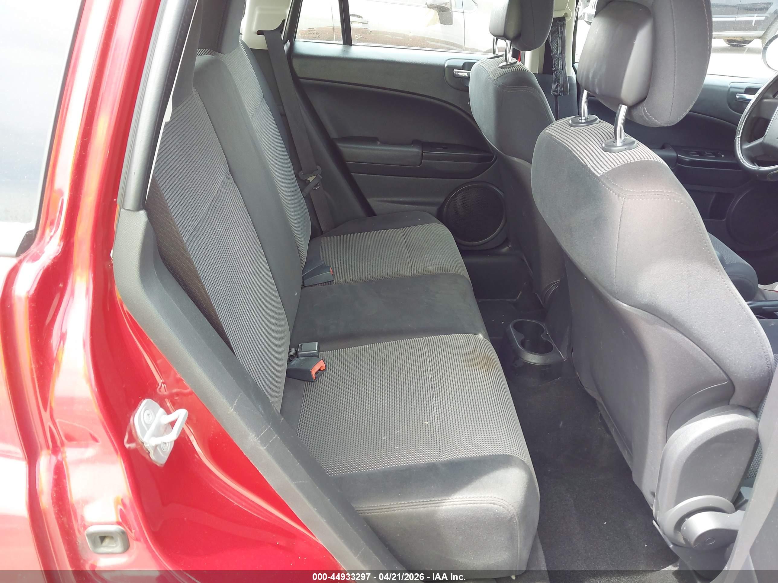 DODGE CALIBER image 8