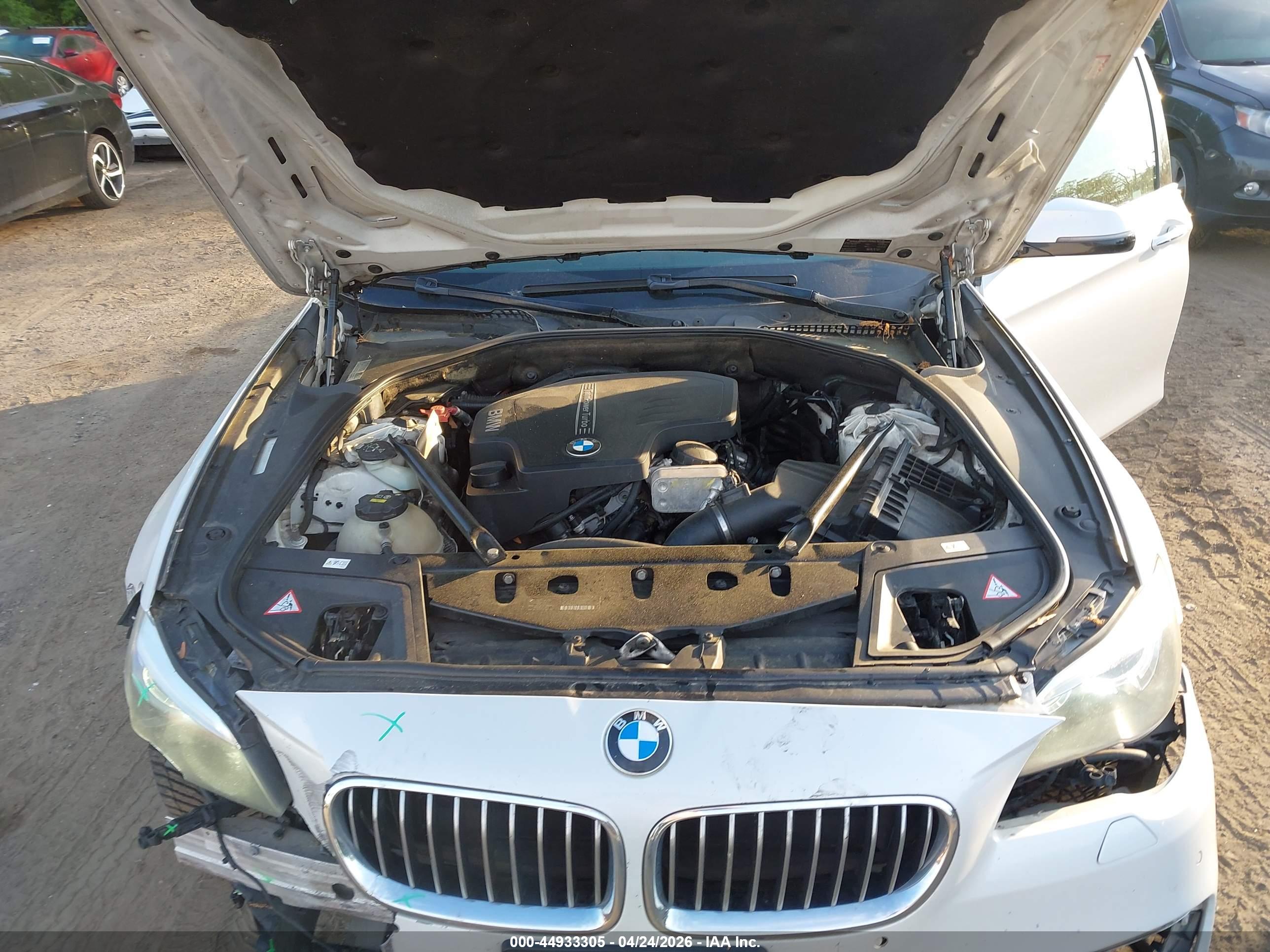 BMW 528I image 10