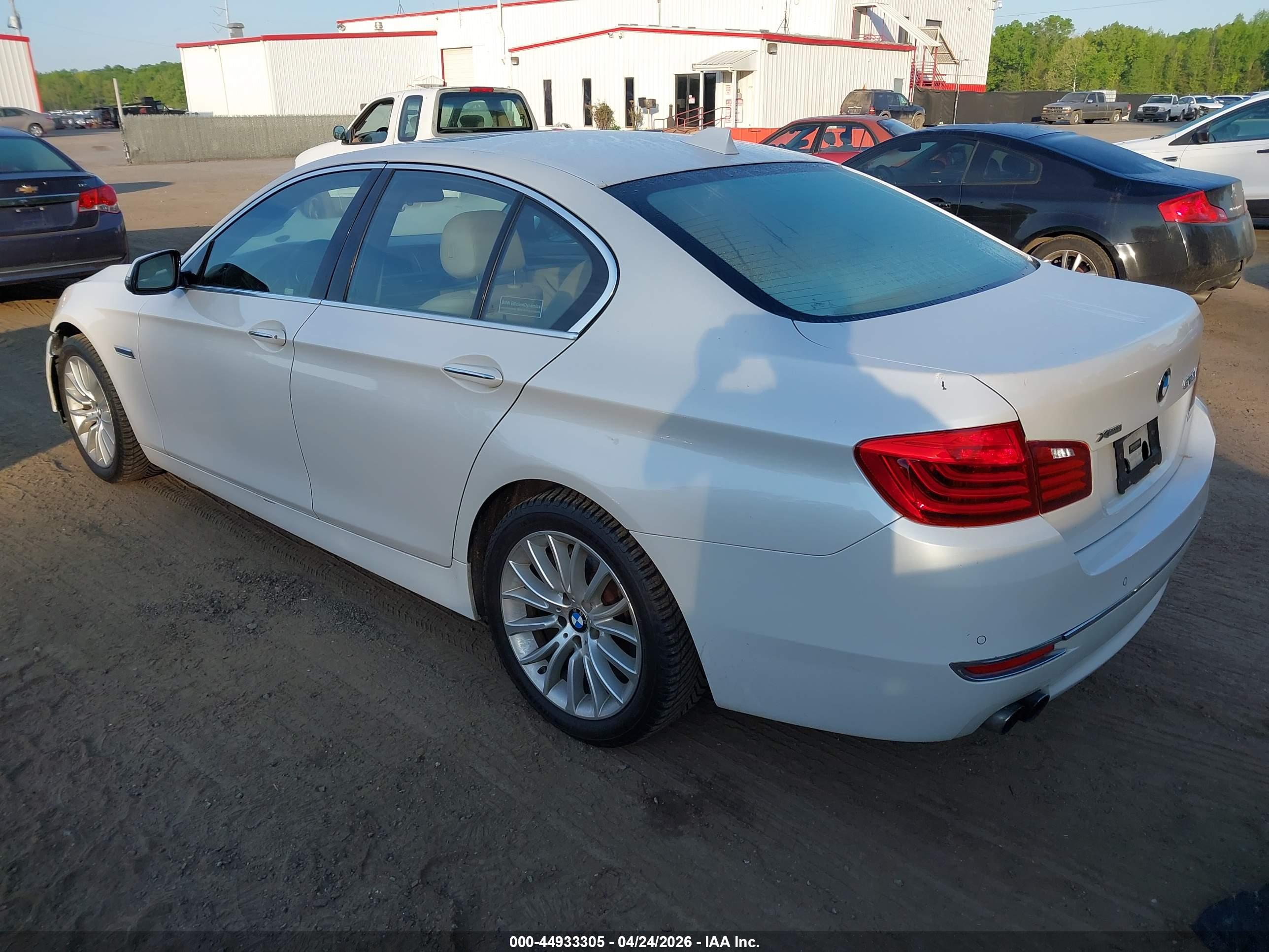 BMW 528I image 3