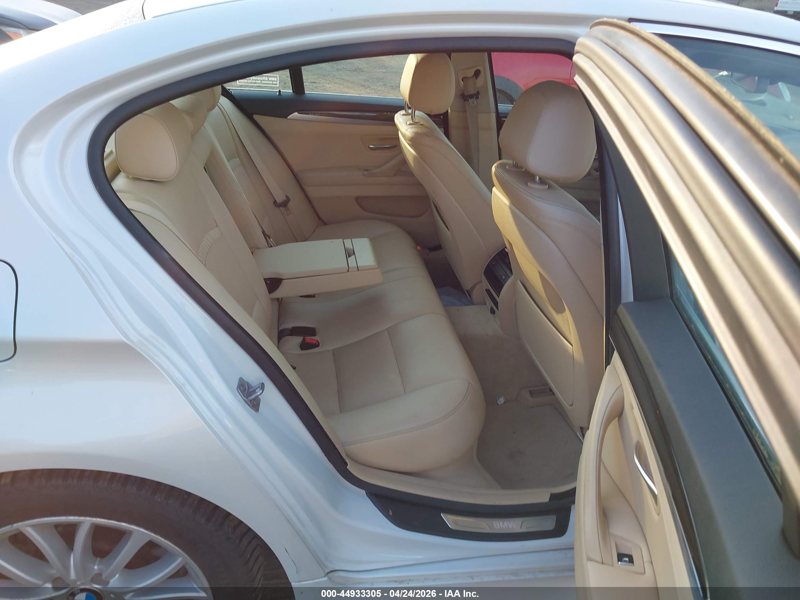 BMW 528I image 8