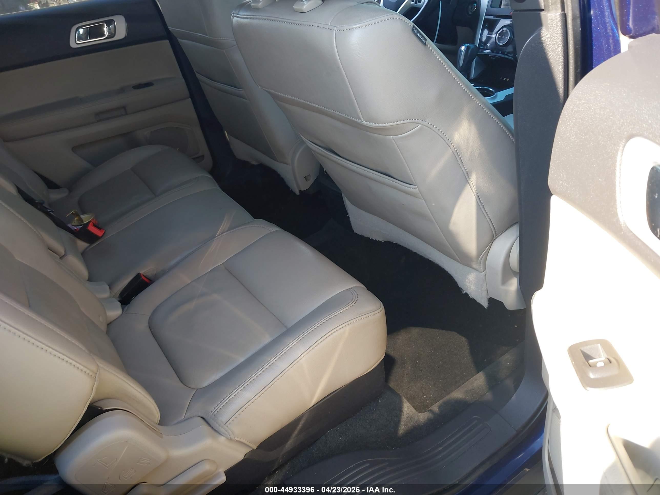 FORD EXPLORER image 8