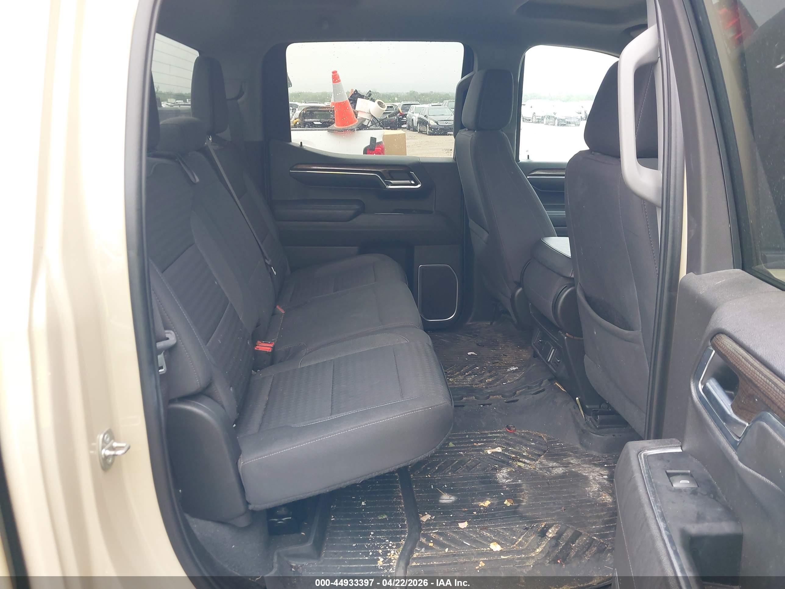 CHEVROLET SILVERADO image 8