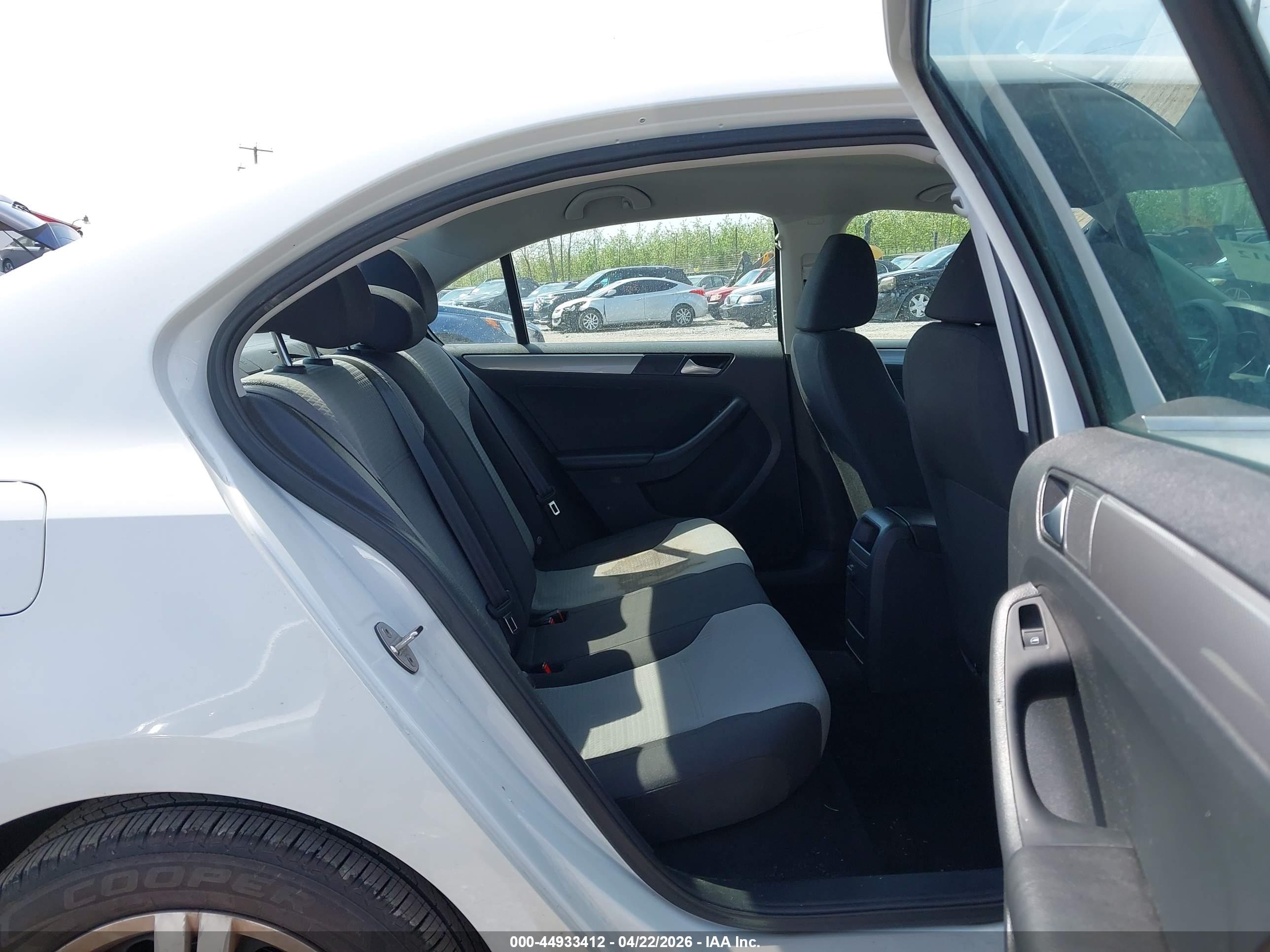VOLKSWAGEN JETTA image 8