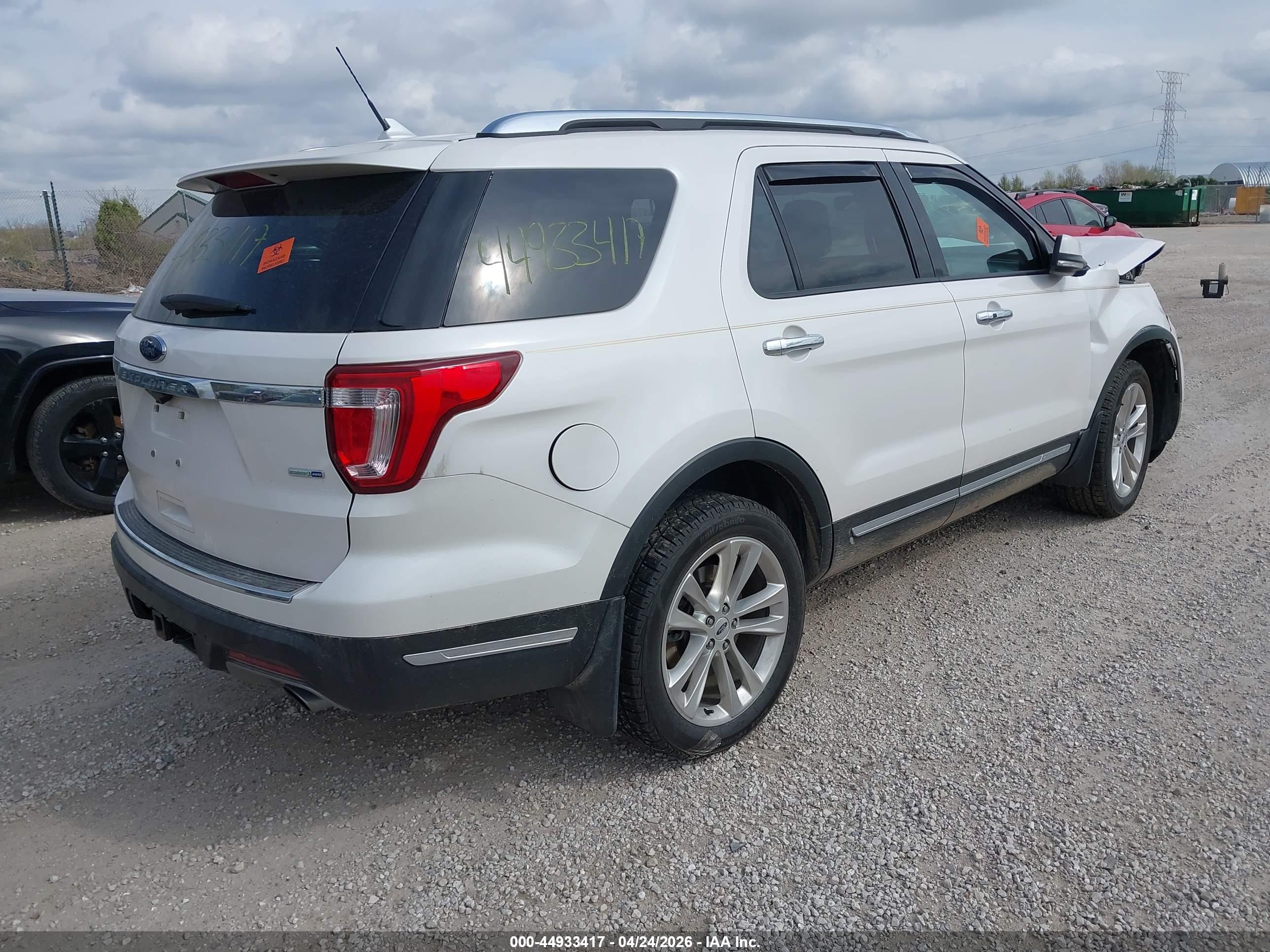 FORD EXPLORER image 4