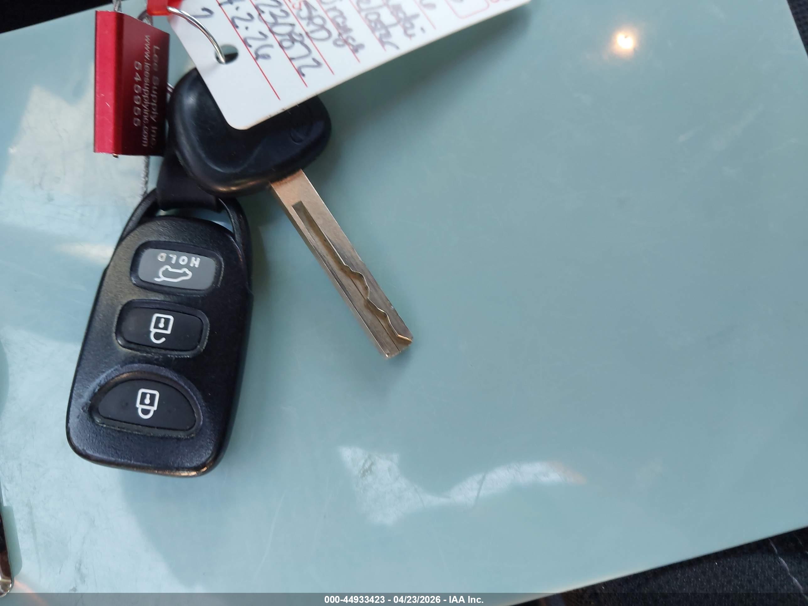 HYUNDAI VELOSTER image 11